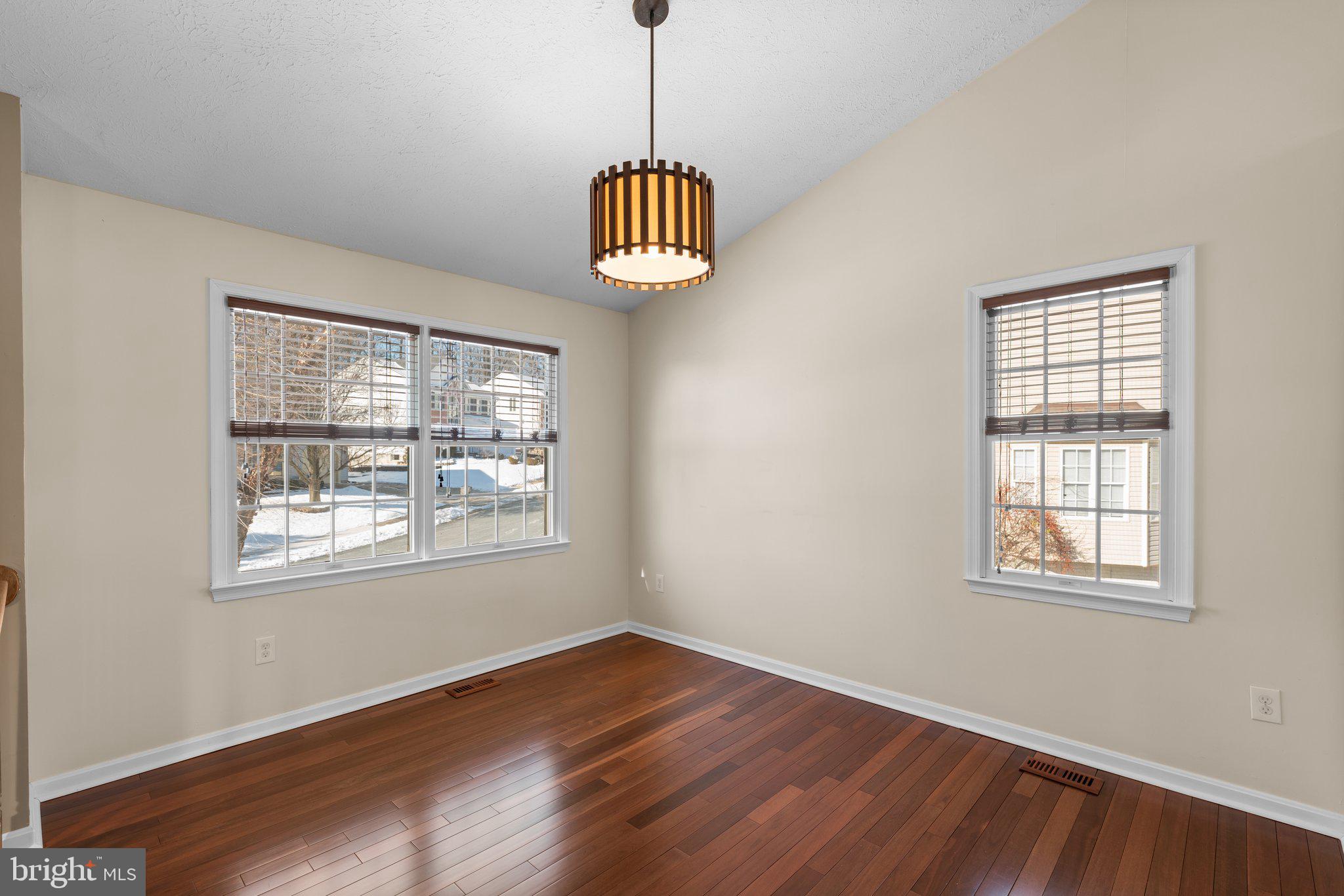 CONSTANT FRIENDSHIP - Residential