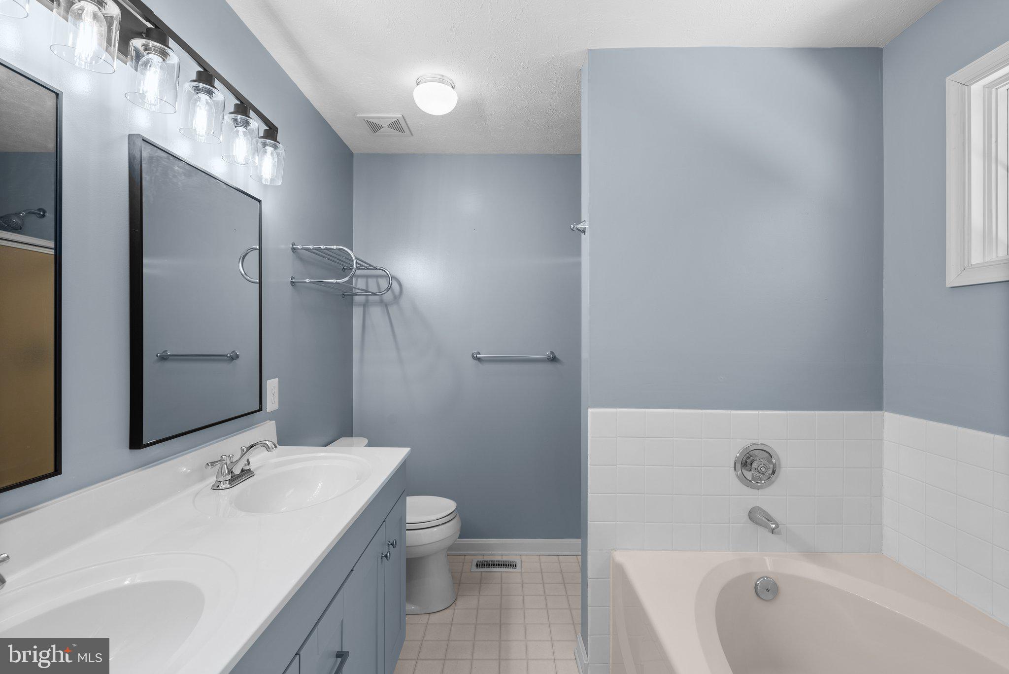 CONSTANT FRIENDSHIP - Residential