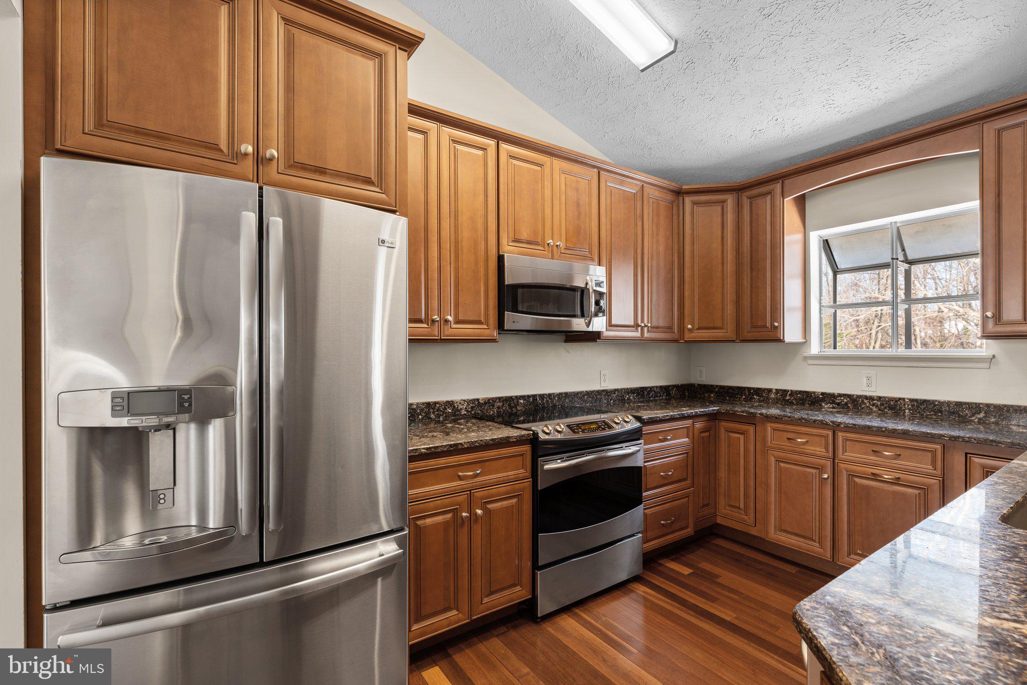 CONSTANT FRIENDSHIP - Residential