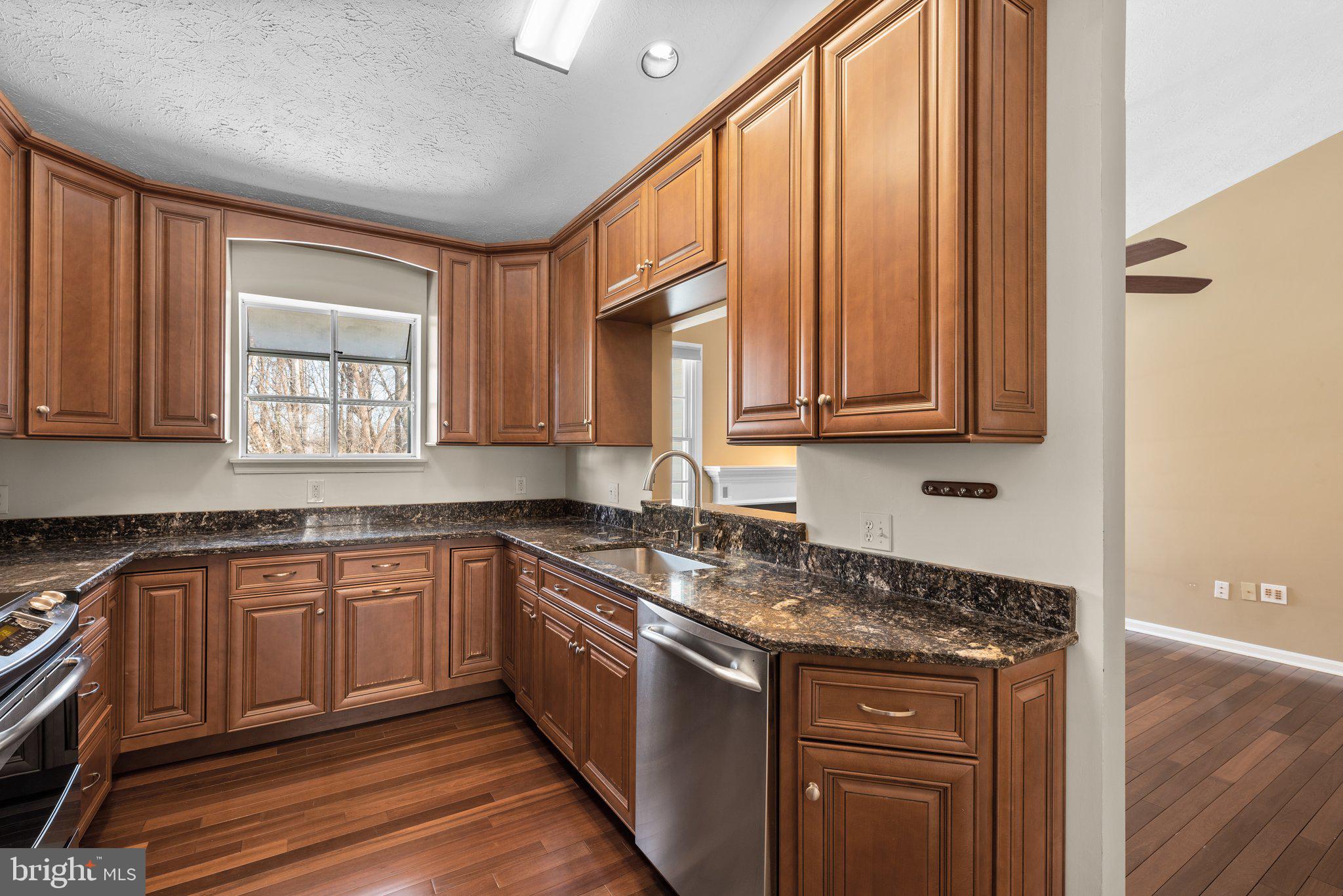 CONSTANT FRIENDSHIP - Residential