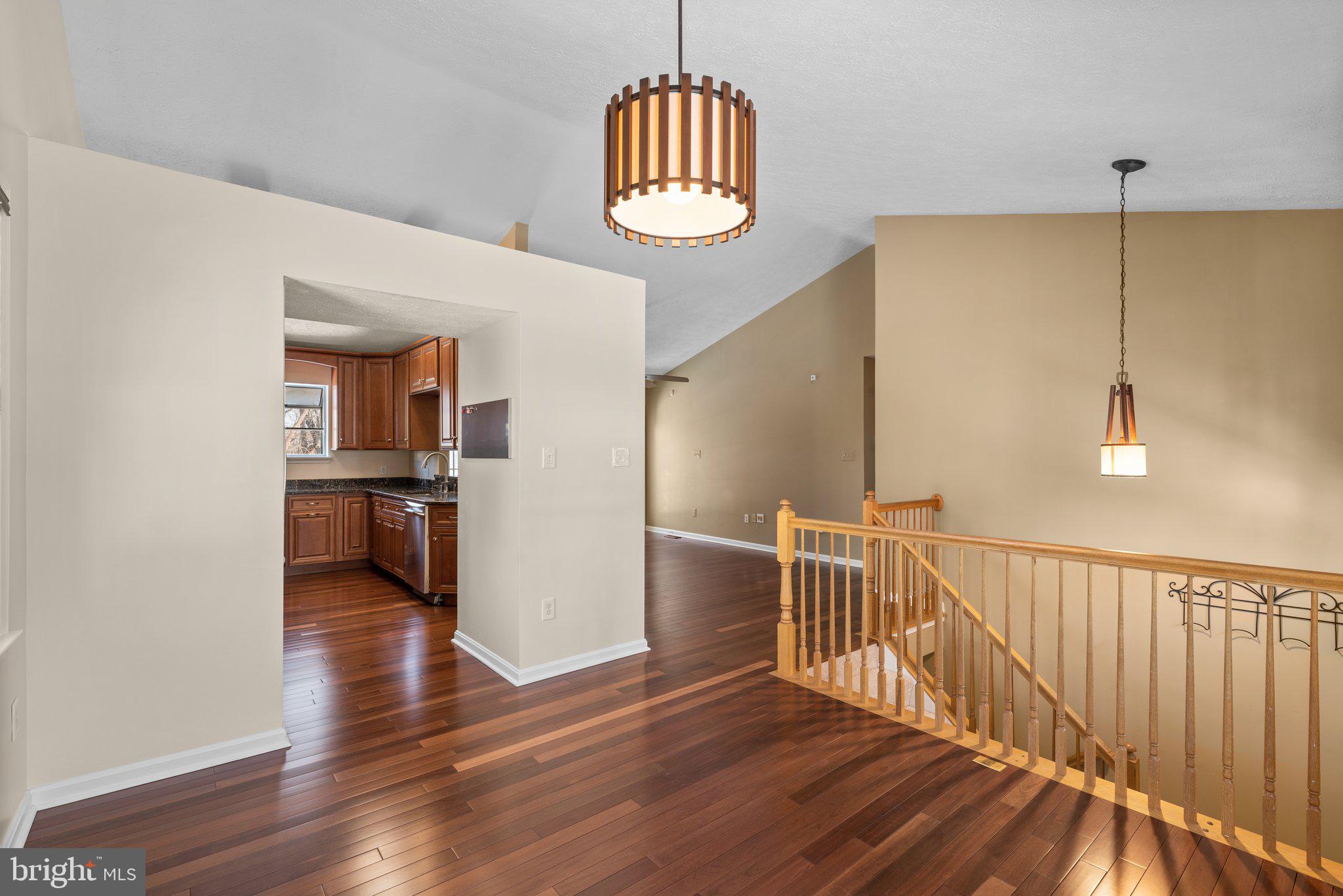 CONSTANT FRIENDSHIP - Residential