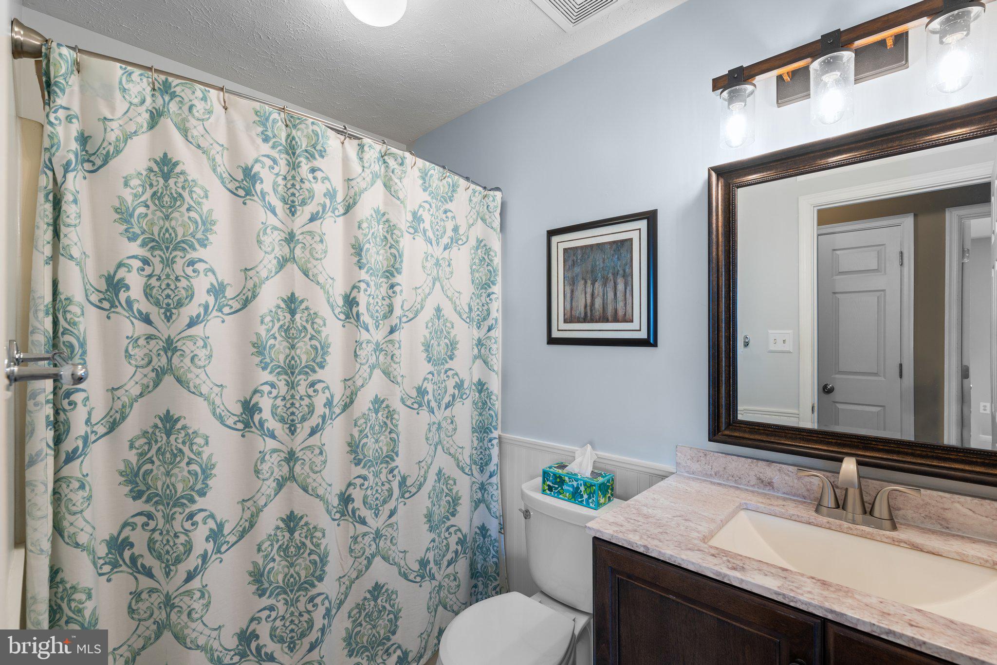 CONSTANT FRIENDSHIP - Residential