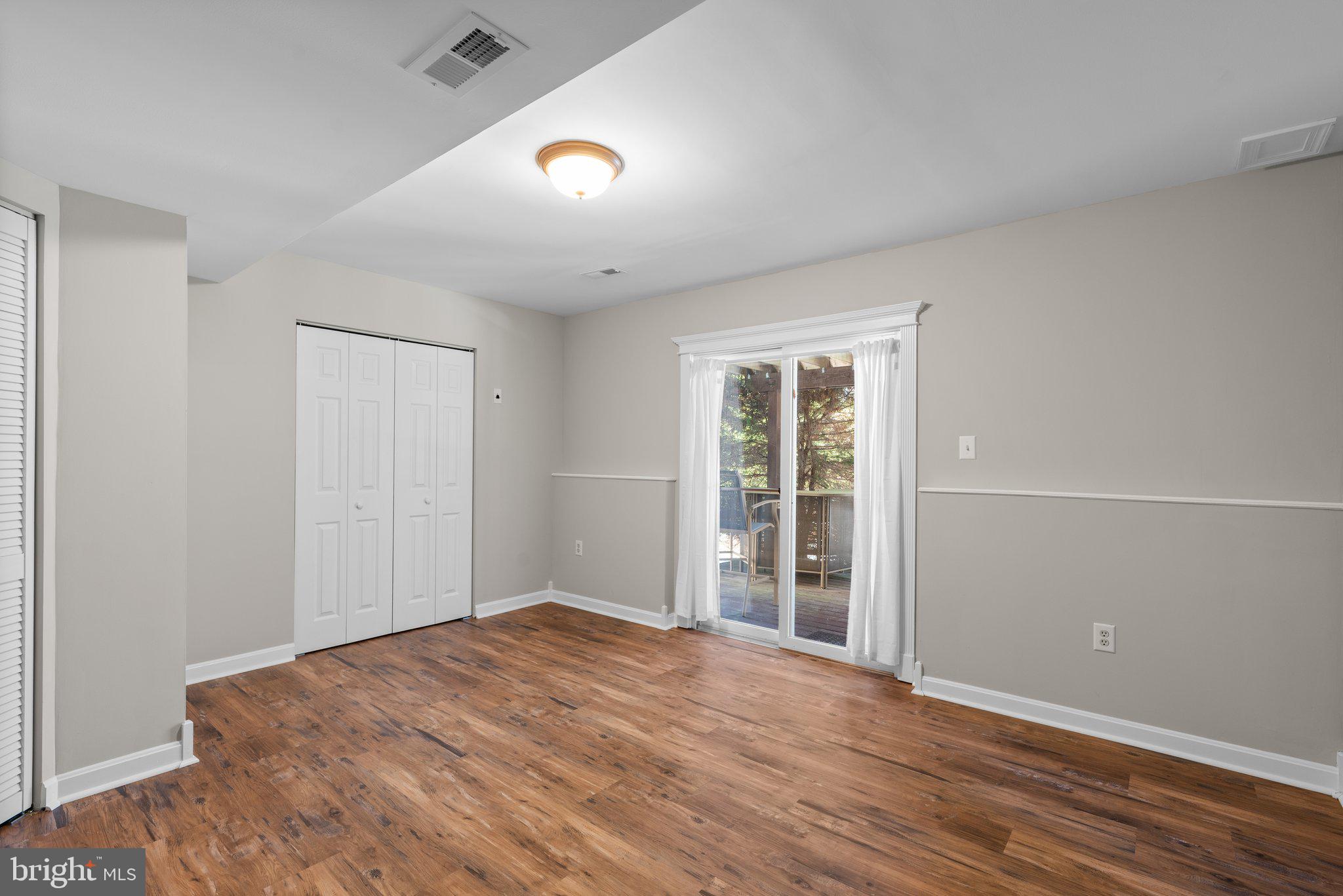 CONSTANT FRIENDSHIP - Residential