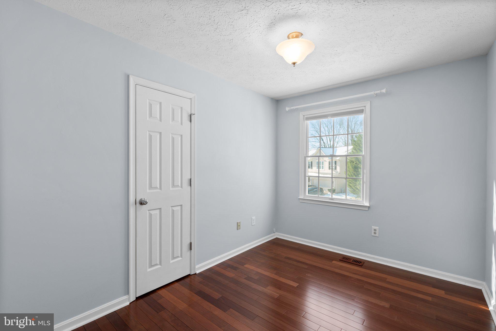 CONSTANT FRIENDSHIP - Residential