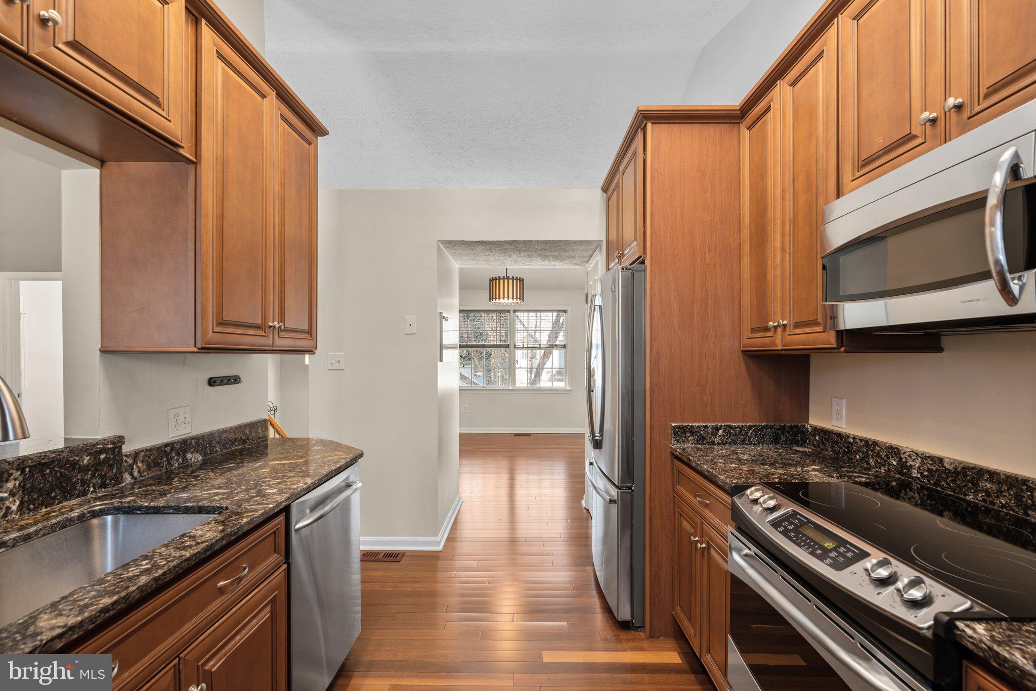 CONSTANT FRIENDSHIP - Residential