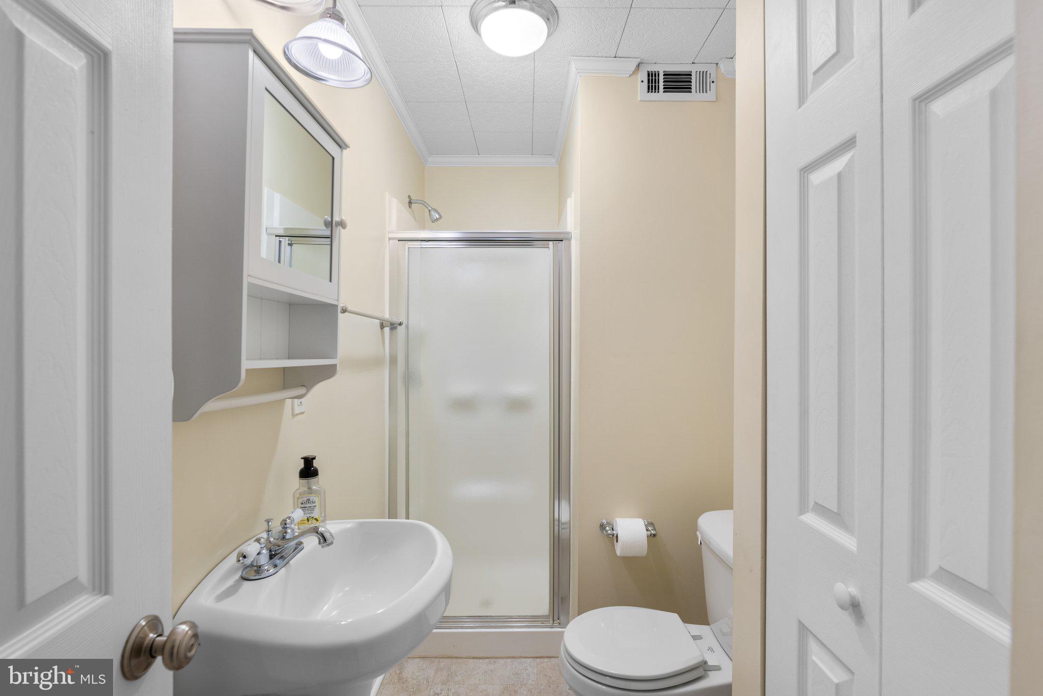 CONSTANT FRIENDSHIP - Residential