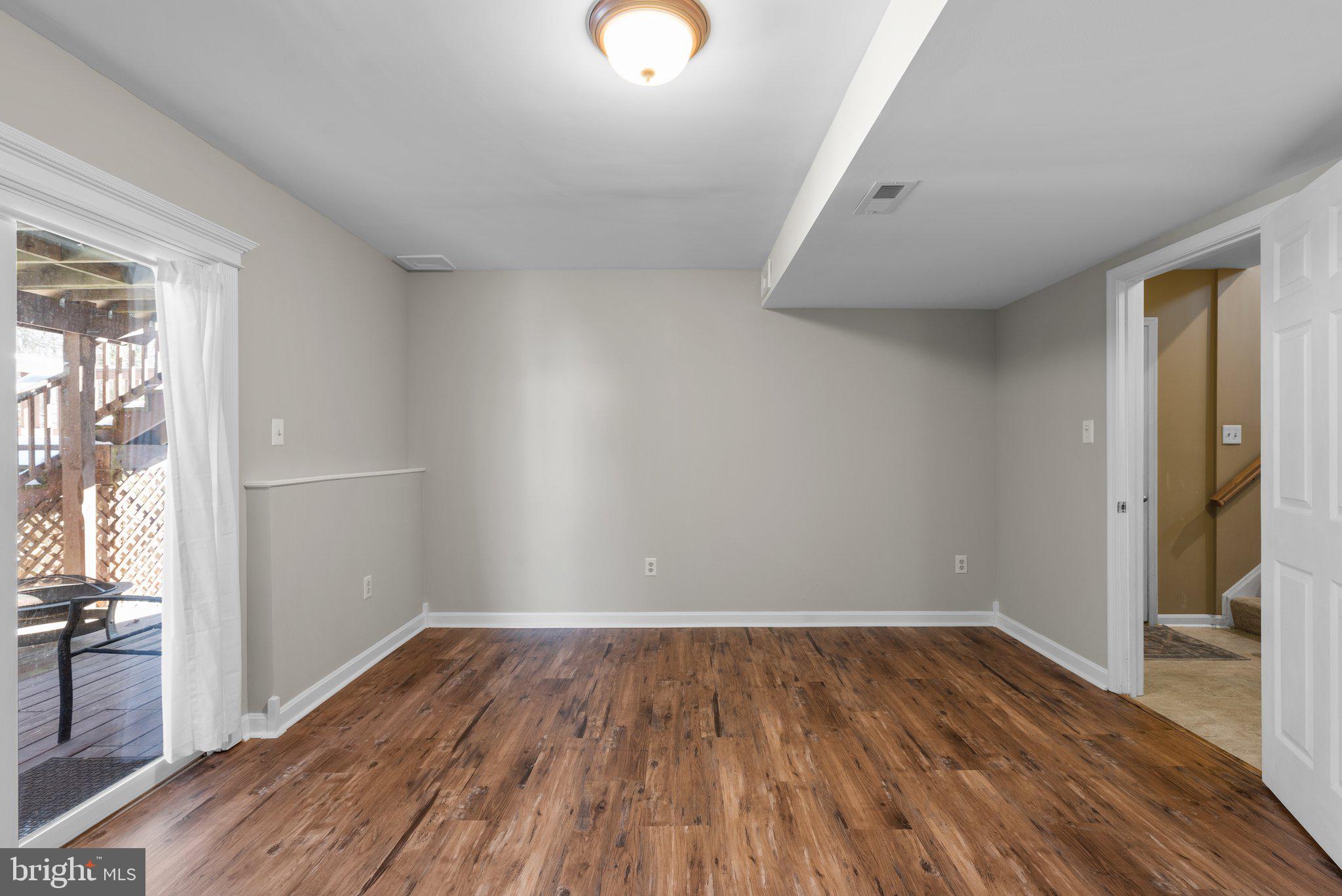 CONSTANT FRIENDSHIP - Residential