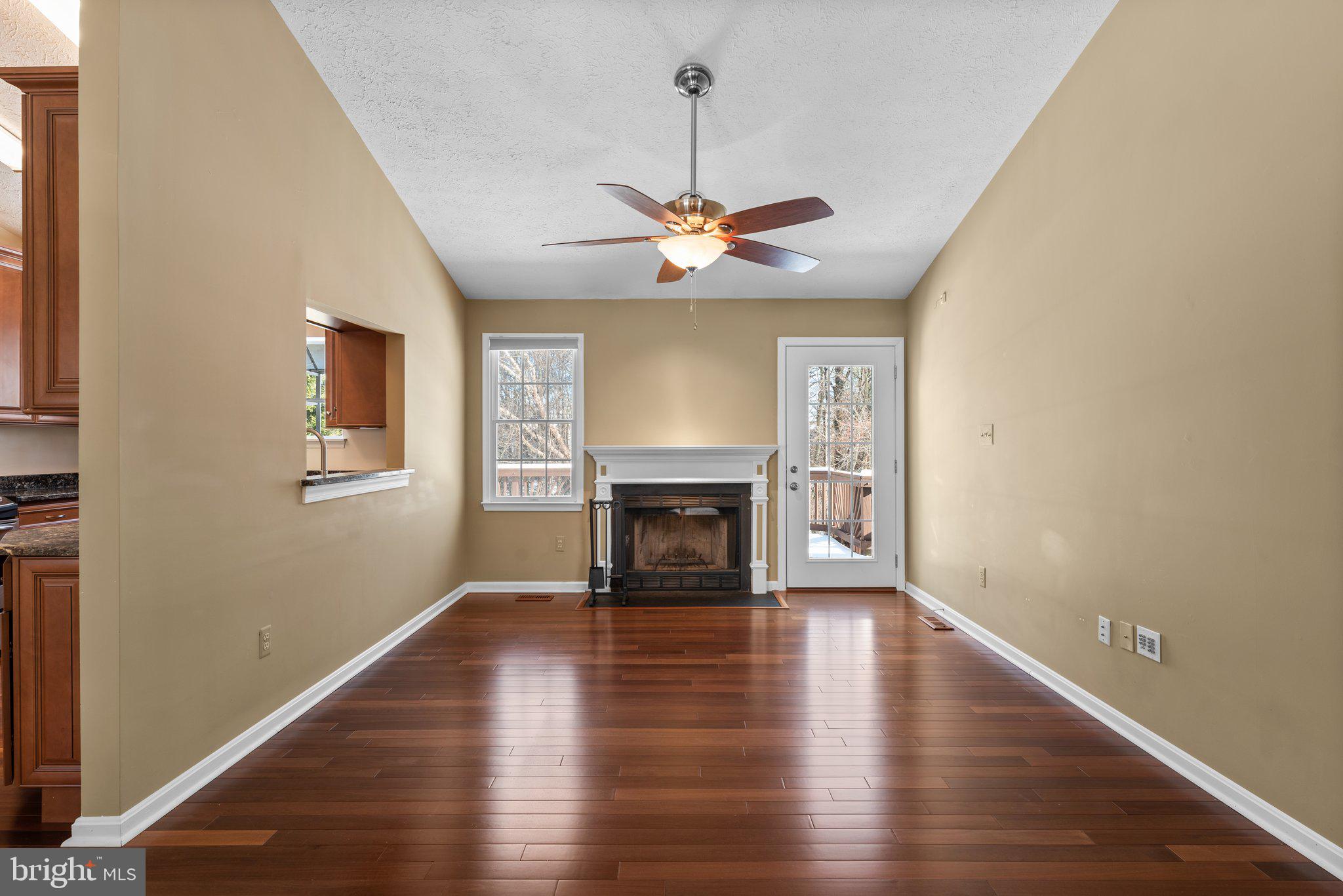 CONSTANT FRIENDSHIP - Residential