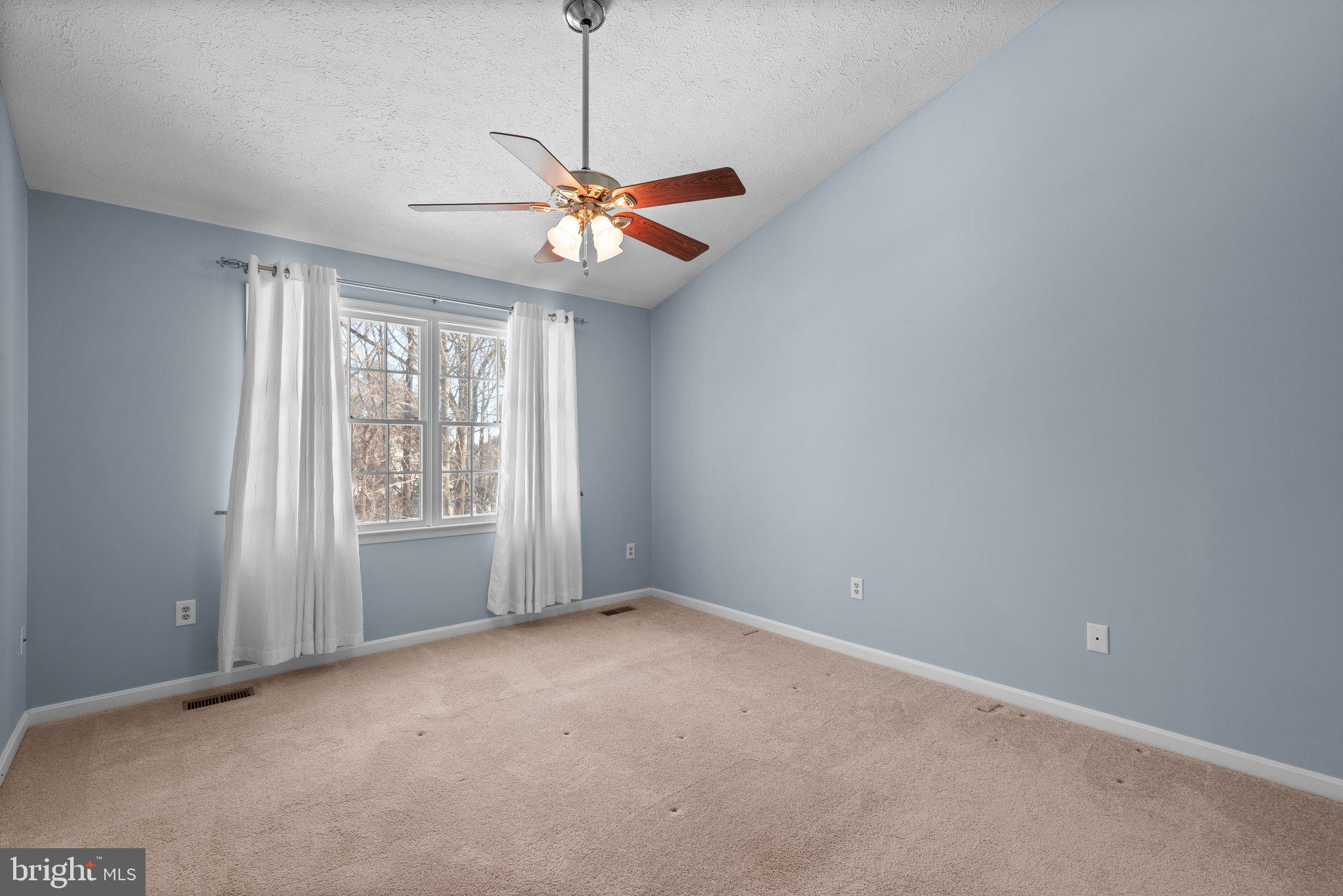 CONSTANT FRIENDSHIP - Residential