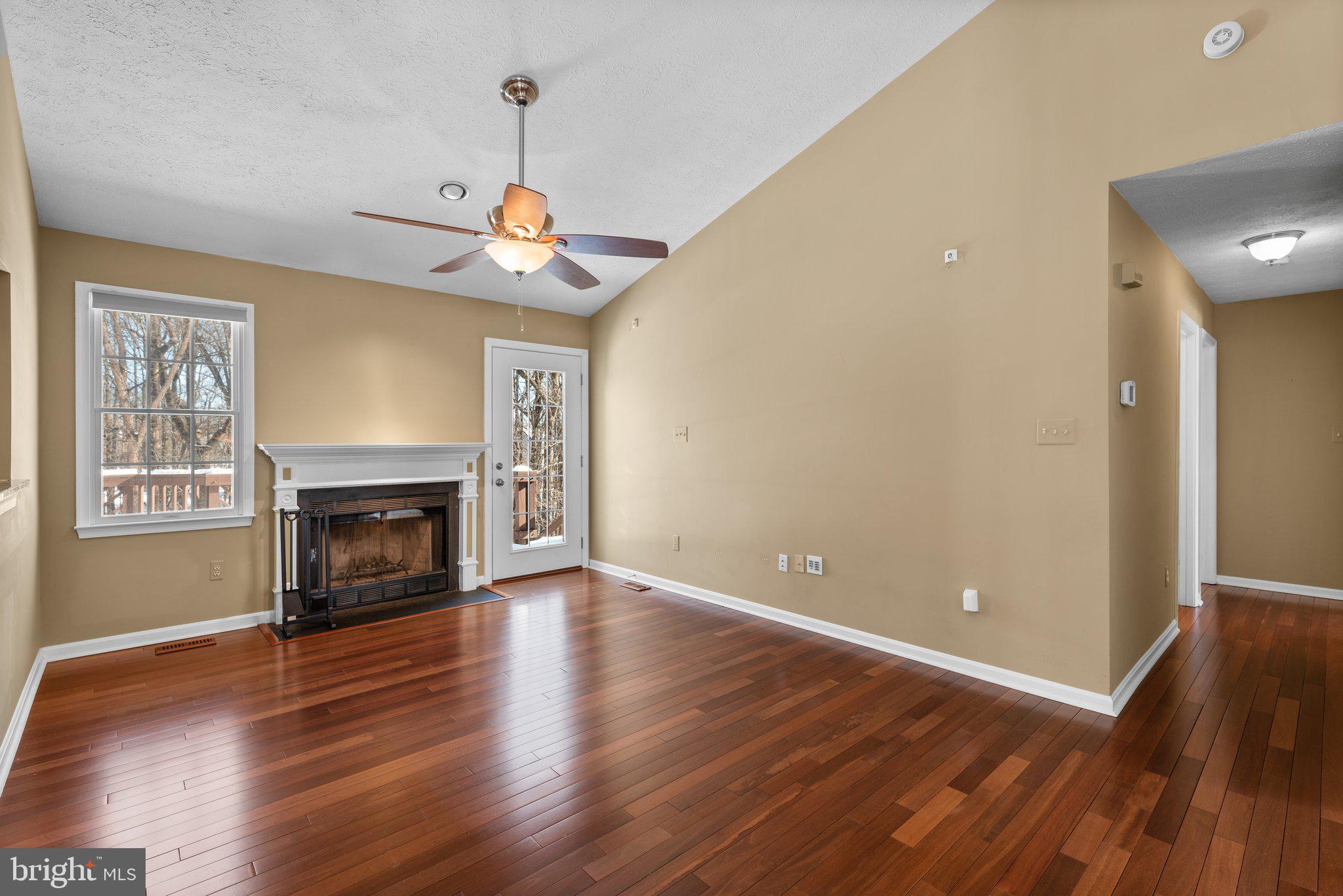 CONSTANT FRIENDSHIP - Residential