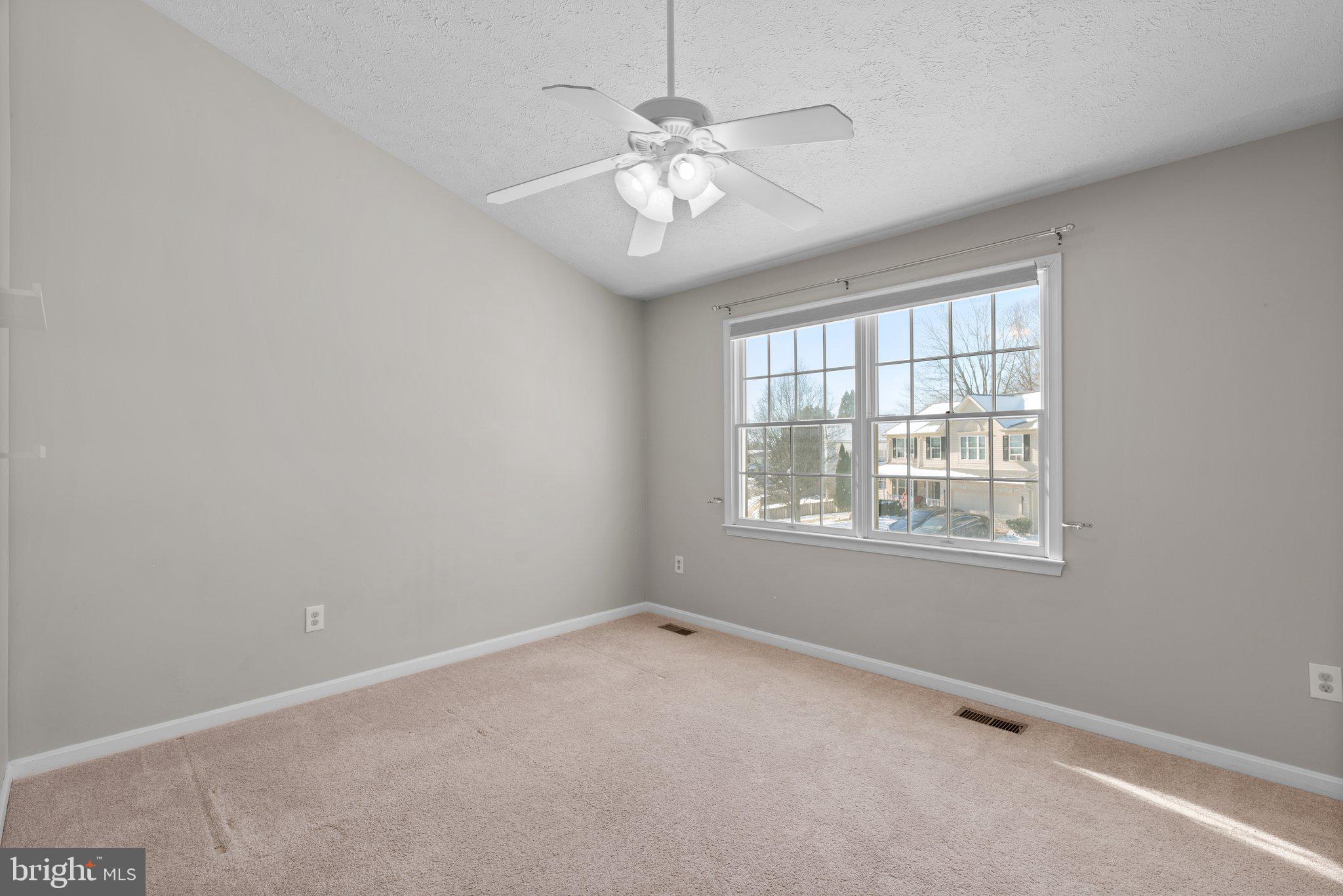 CONSTANT FRIENDSHIP - Residential