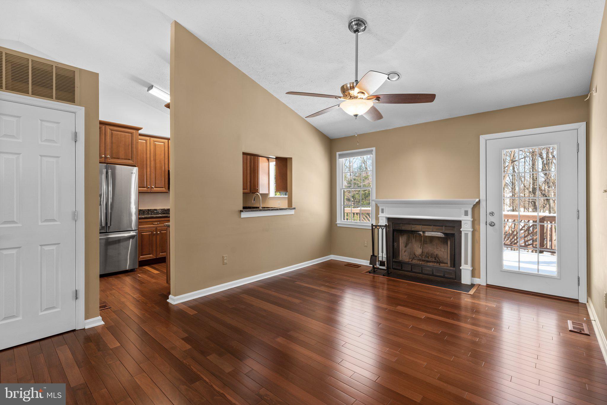 CONSTANT FRIENDSHIP - Residential