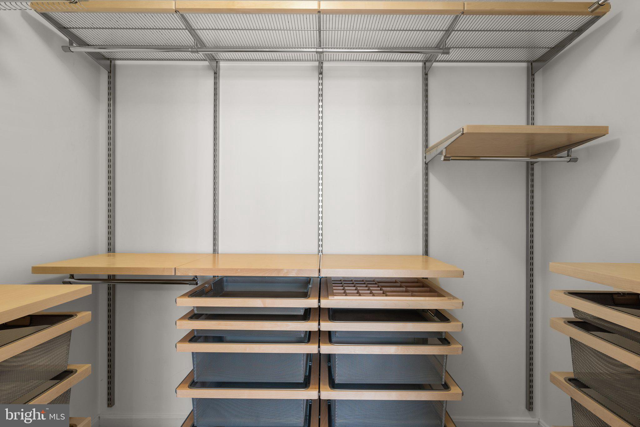 CONSTANT FRIENDSHIP - Residential