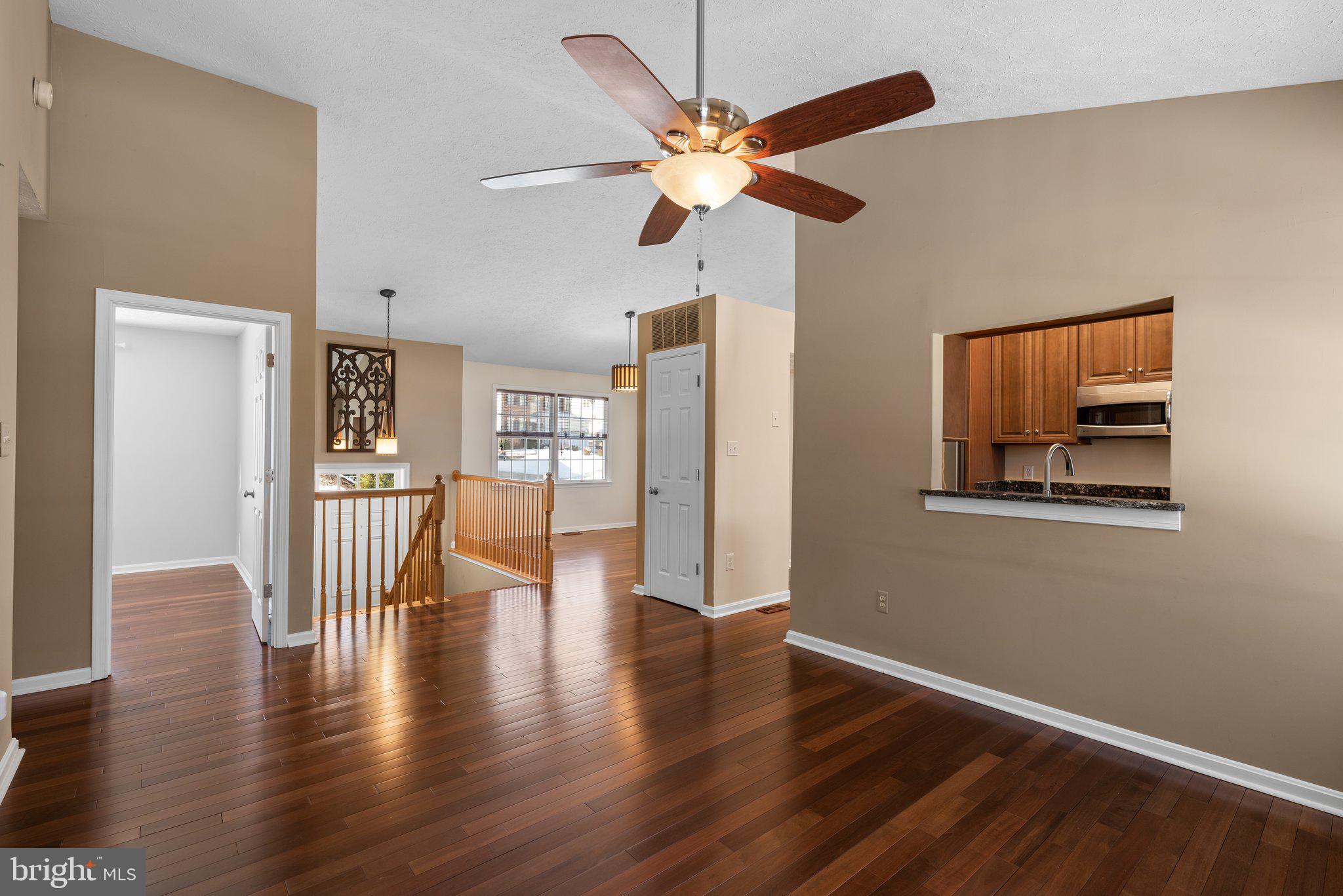 CONSTANT FRIENDSHIP - Residential