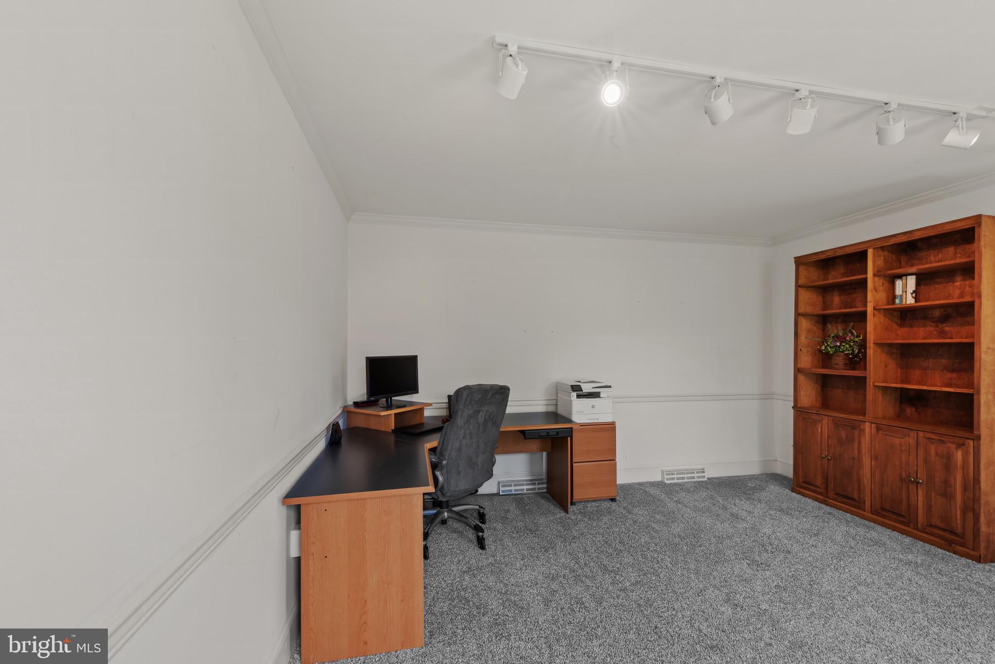 POTOMAC MANOR - Residential