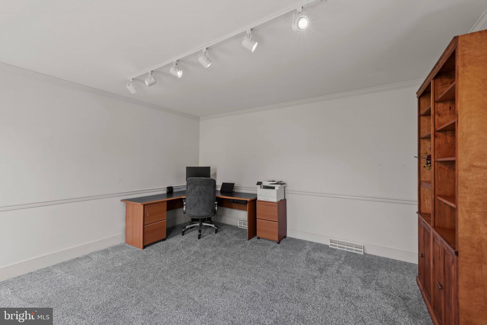 POTOMAC MANOR - Residential