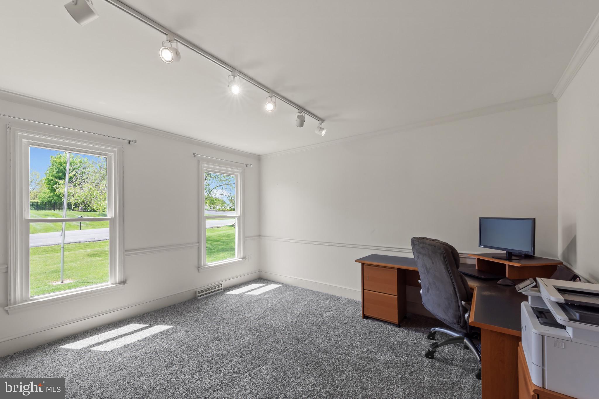 POTOMAC MANOR - Residential