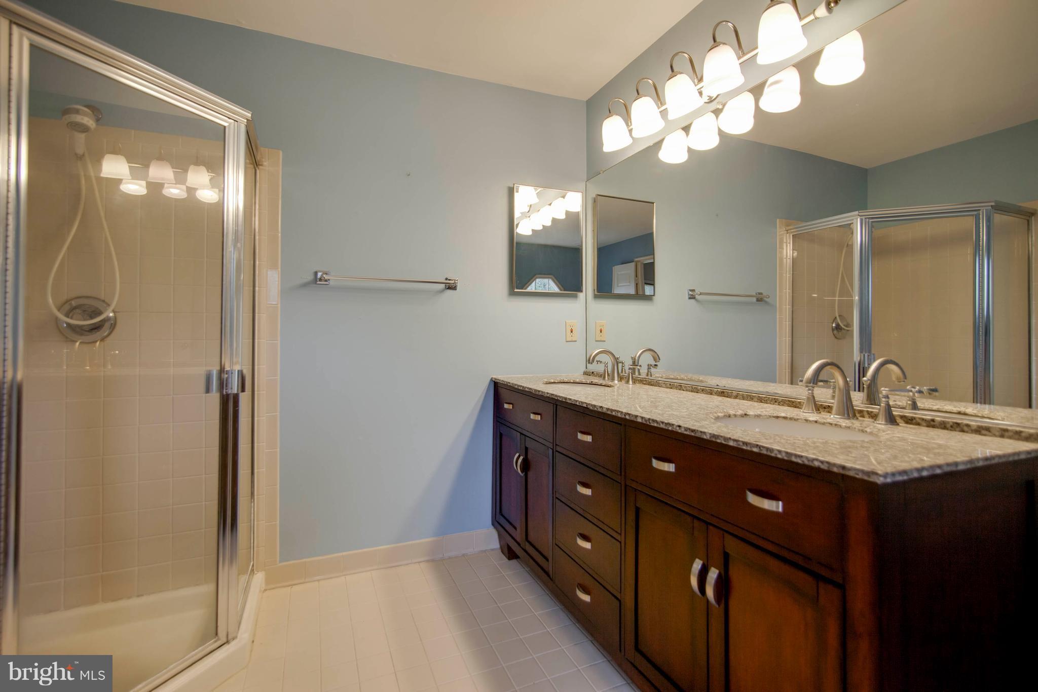 OLDE OAK RIDGE - Residential