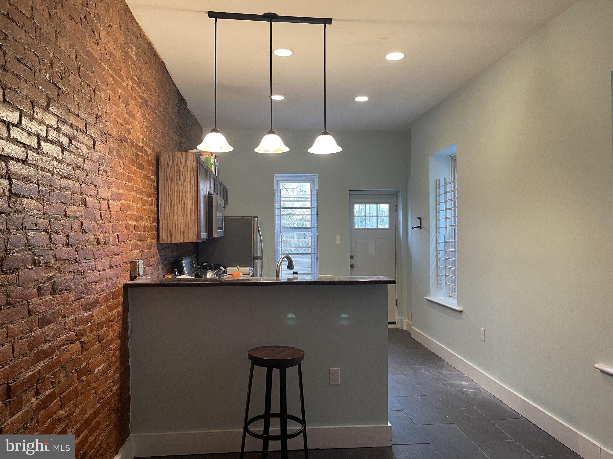 2253 N SYDENHAM STREET