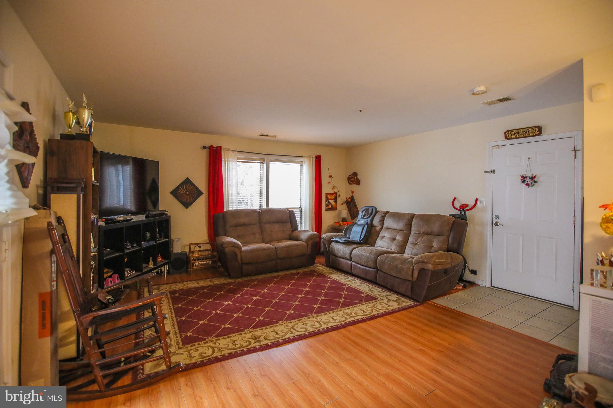 FOUR WINDS AT OAKTON - Residential