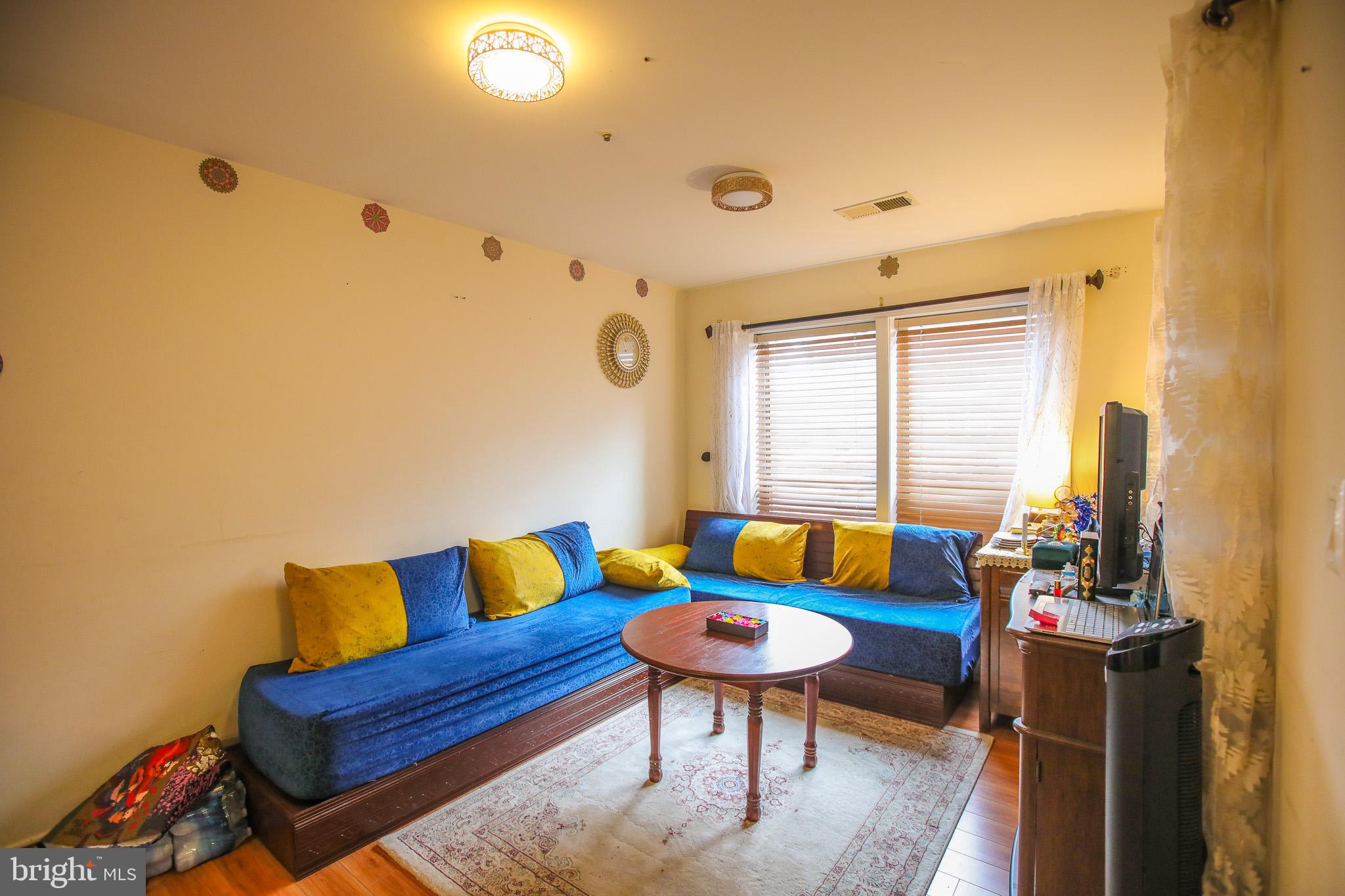 FOUR WINDS AT OAKTON - Residential