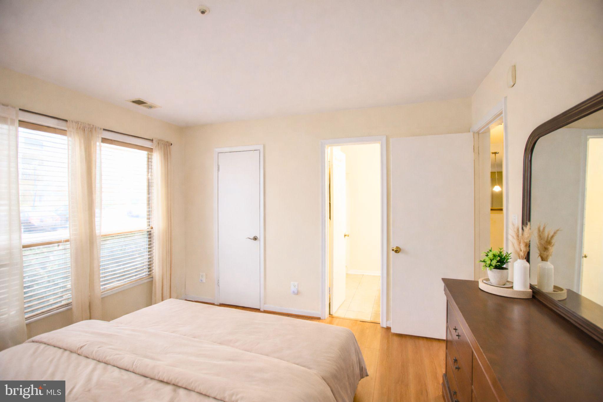 FOUR WINDS AT OAKTON - Residential