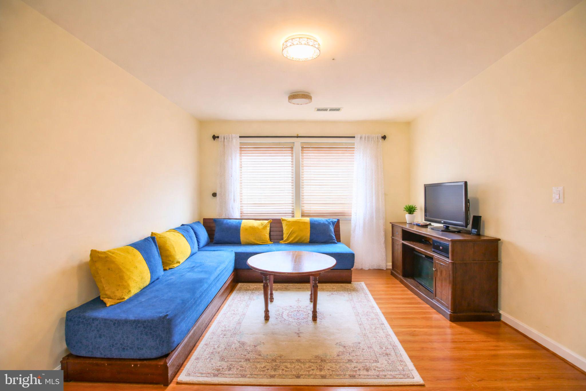 FOUR WINDS AT OAKTON - Residential