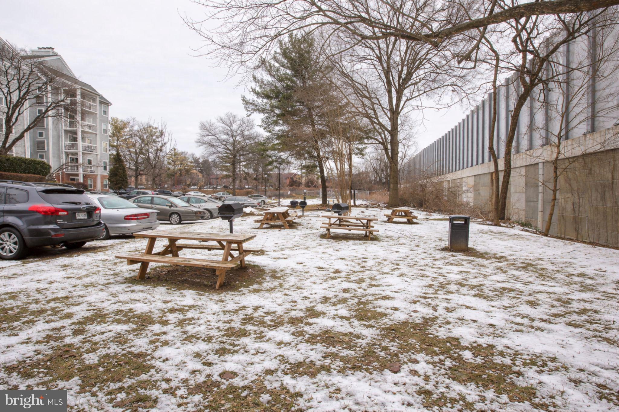 FOUR WINDS AT OAKTON - Residential