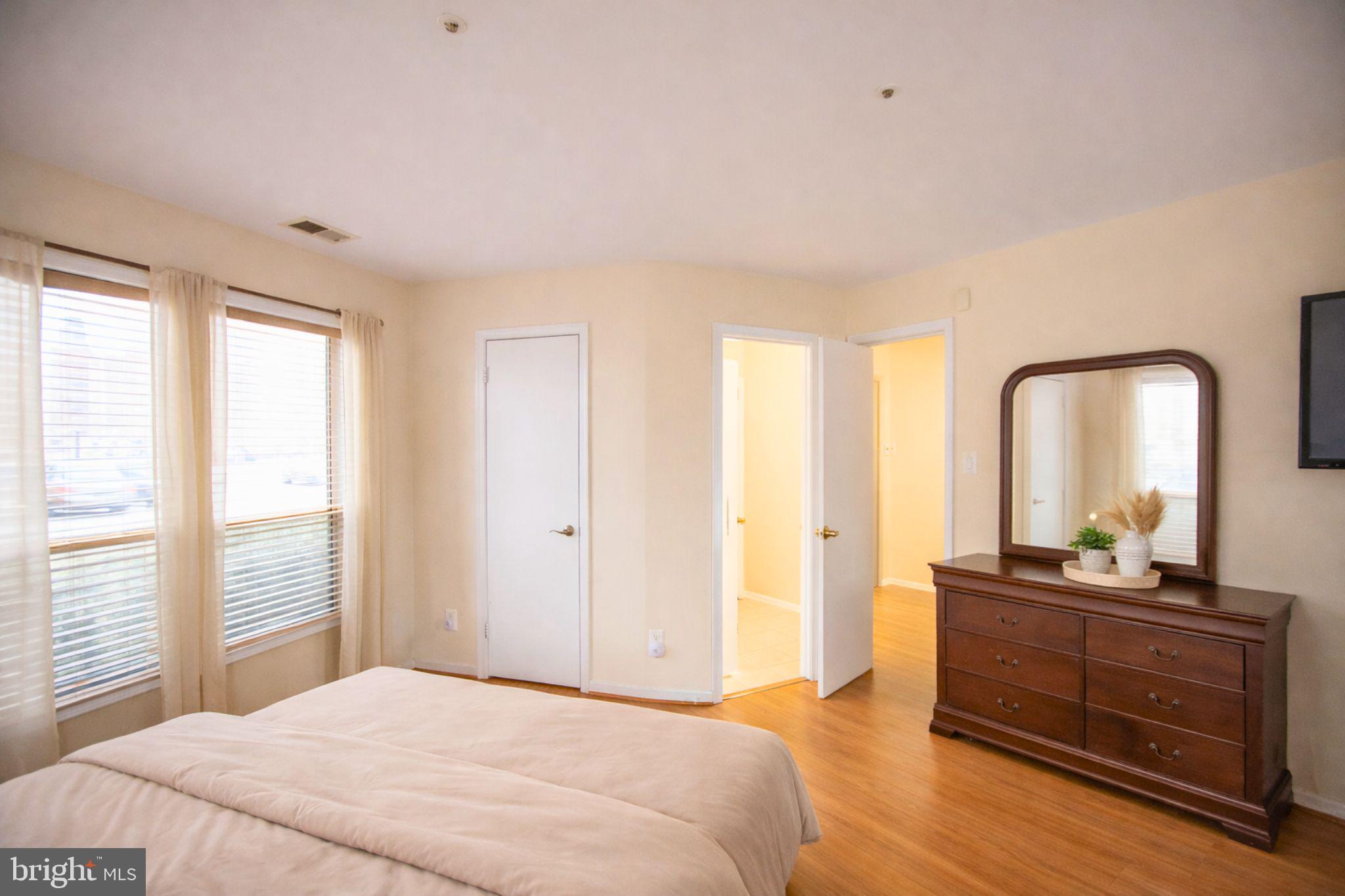 FOUR WINDS AT OAKTON - Residential