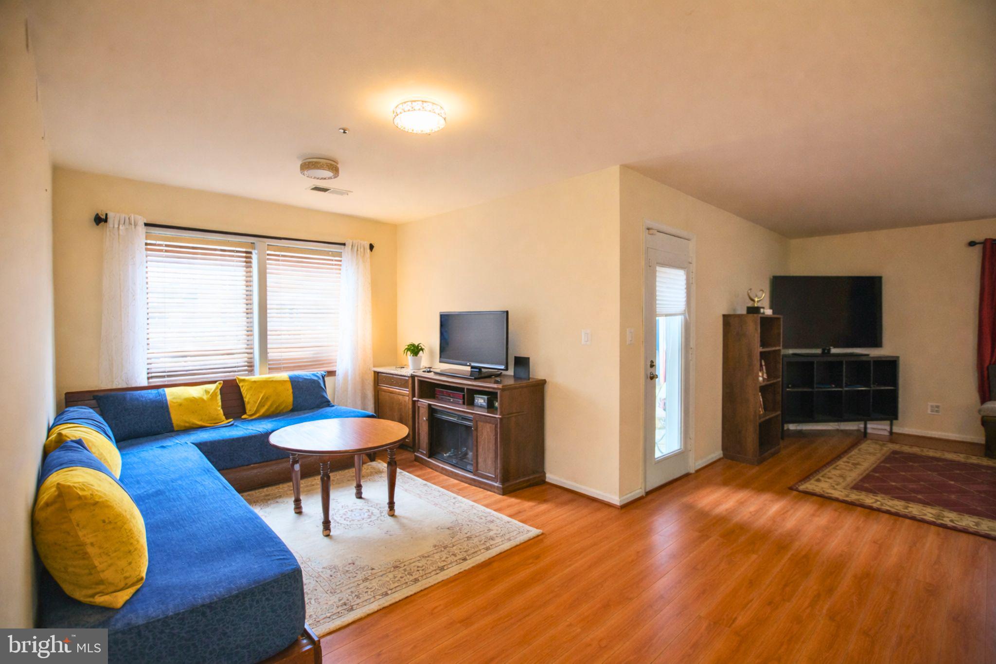 FOUR WINDS AT OAKTON - Residential