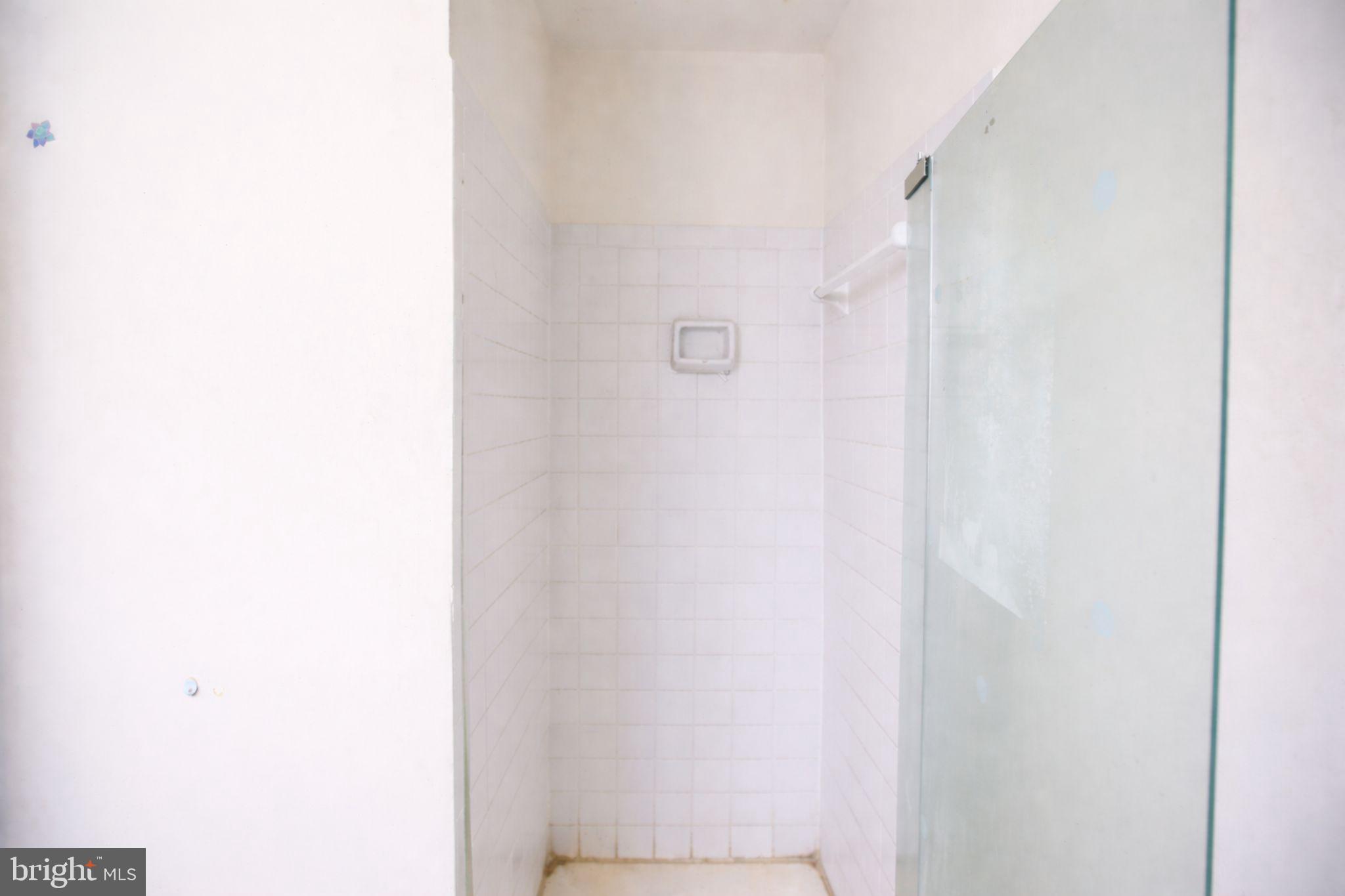 FOUR WINDS AT OAKTON - Residential