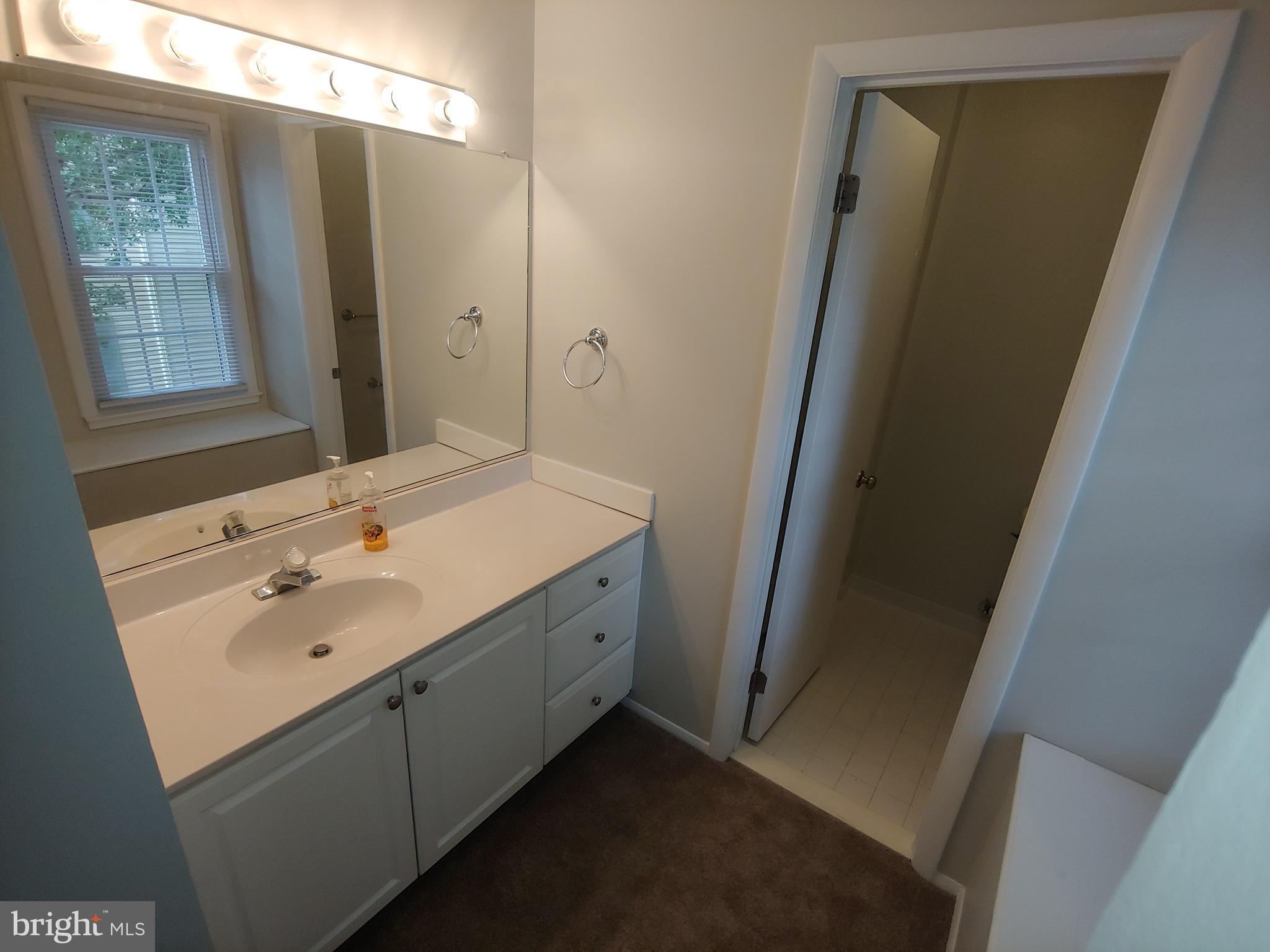 CROFTON COMMONS - Residential Lease