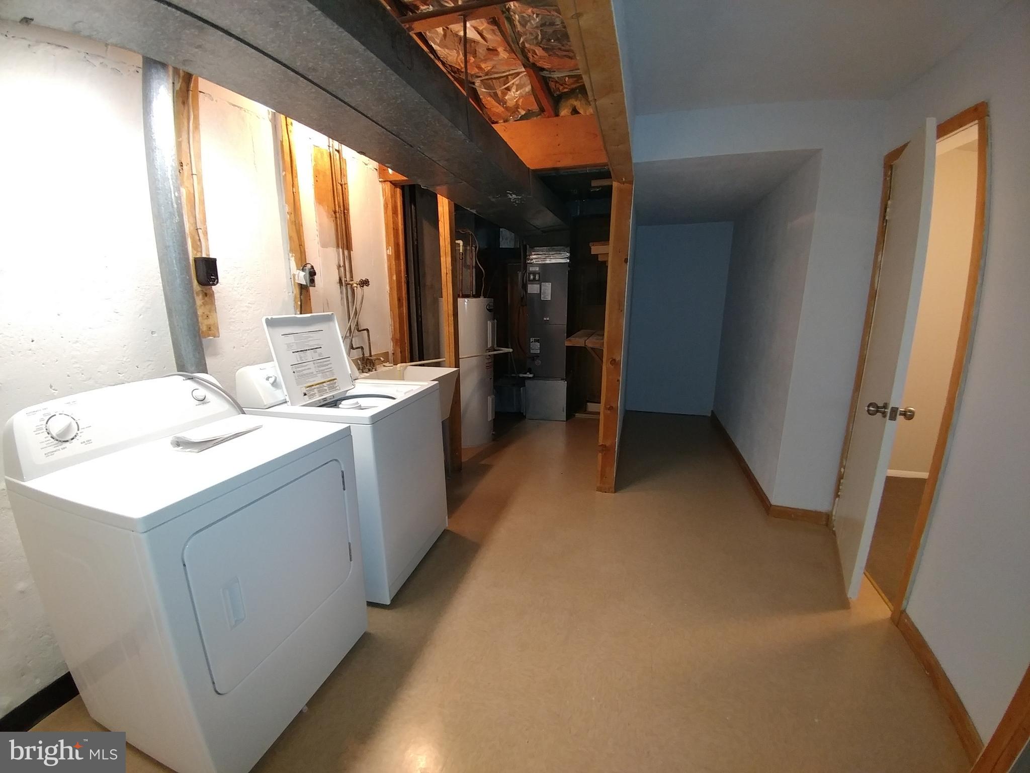 CROFTON COMMONS - Residential Lease