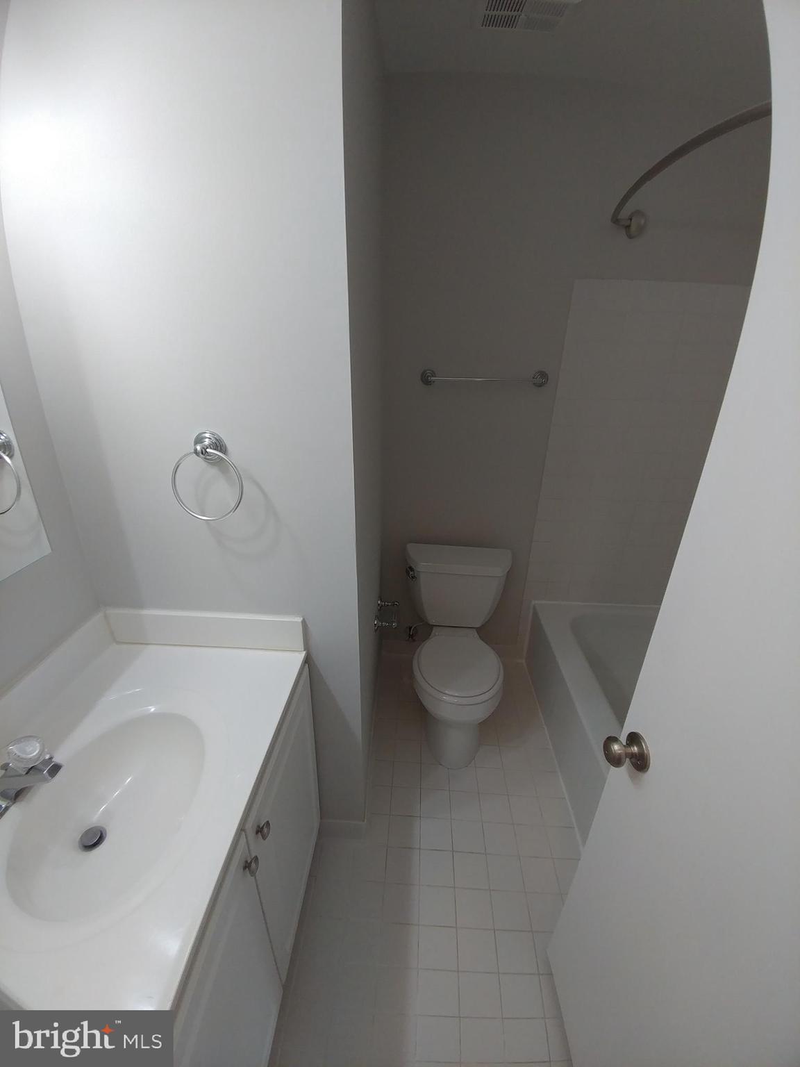 CROFTON COMMONS - Residential Lease