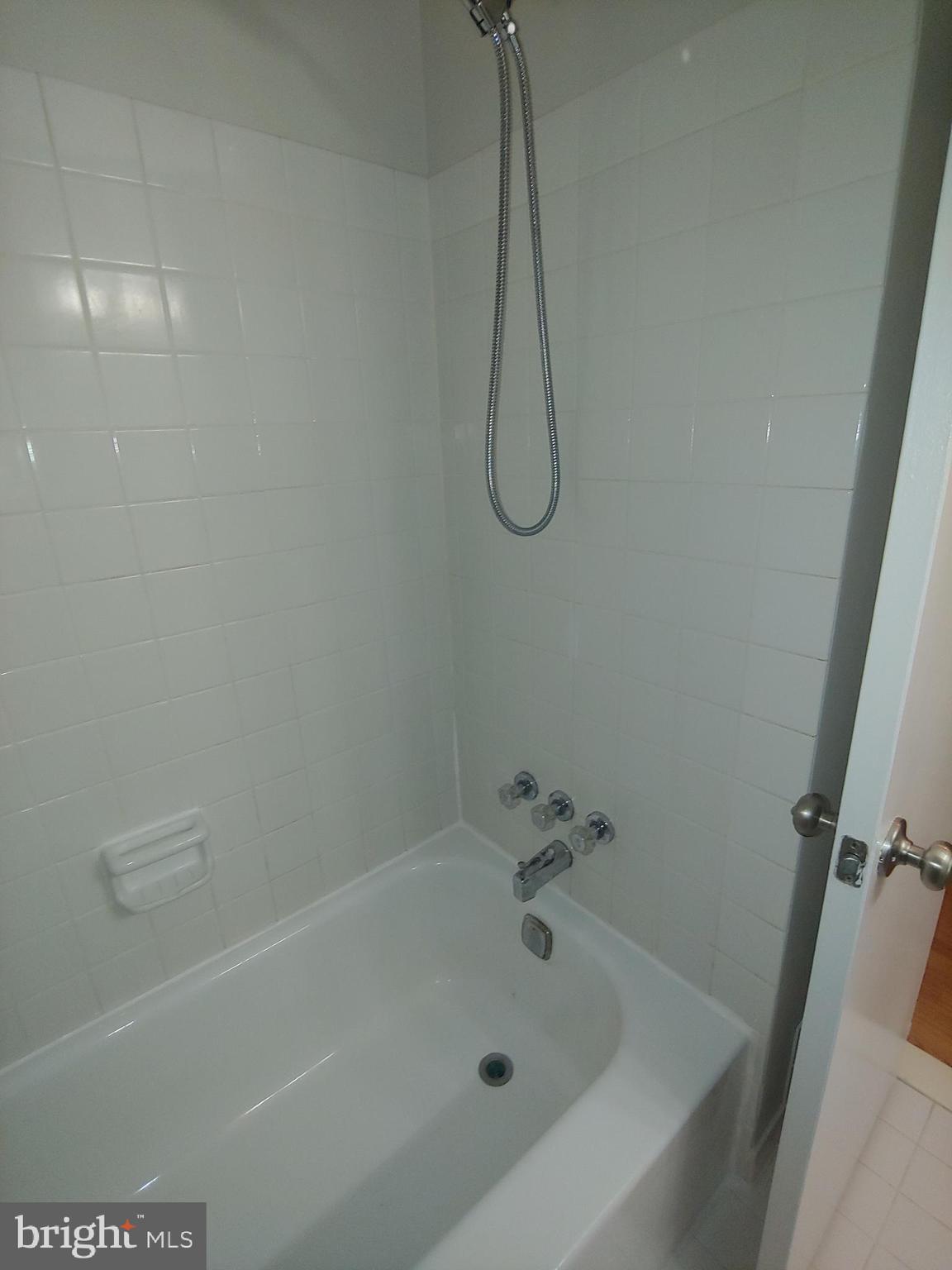 CROFTON COMMONS - Residential Lease