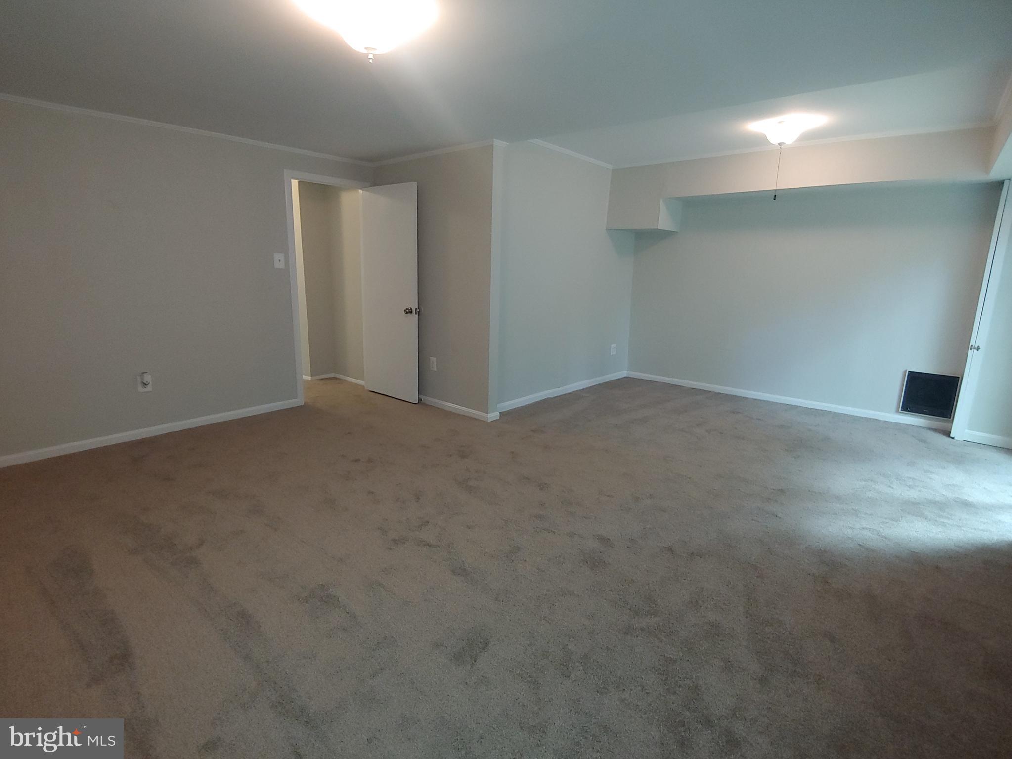 CROFTON COMMONS - Residential Lease