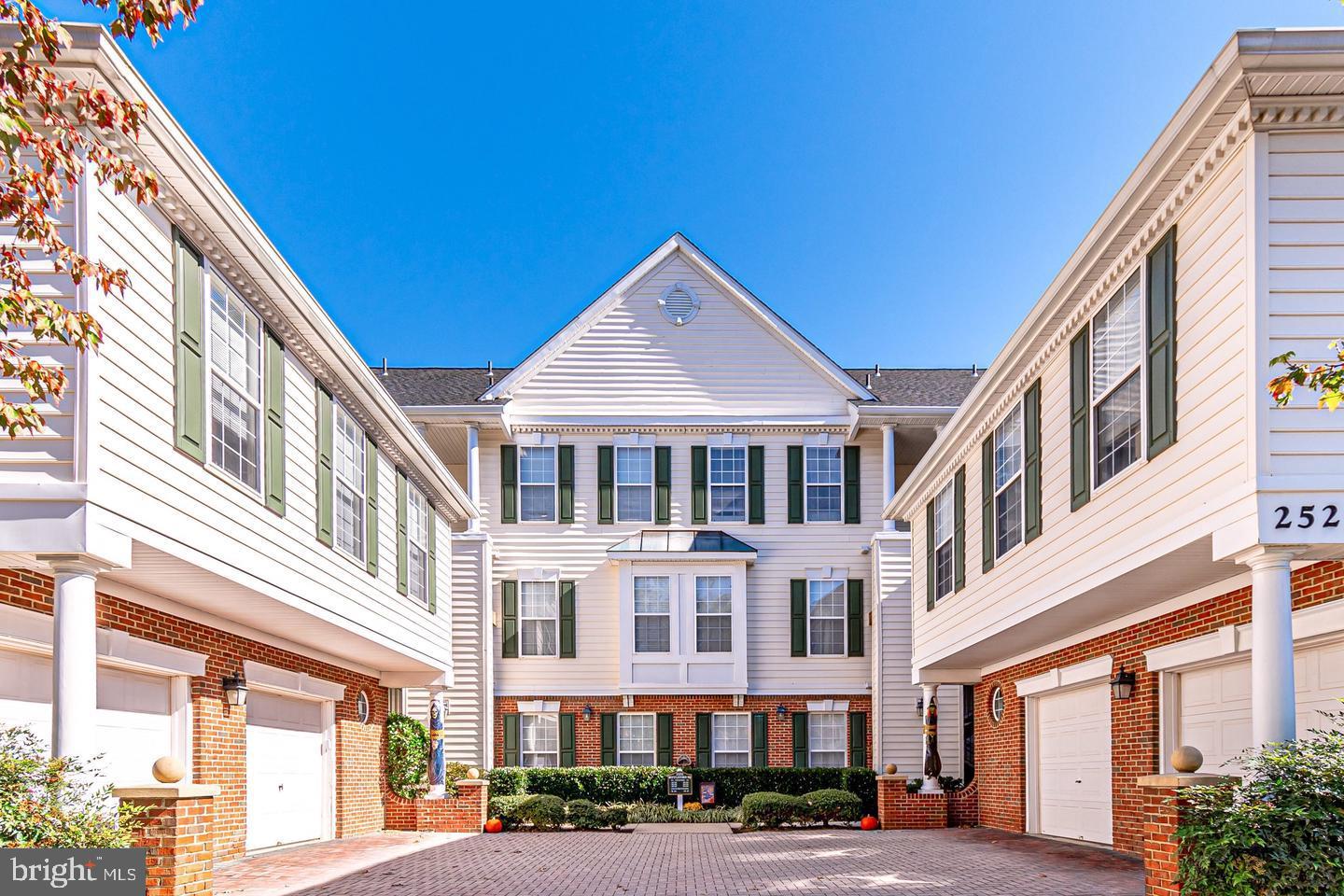 25252 RIFFLEFORD SQUARE 204