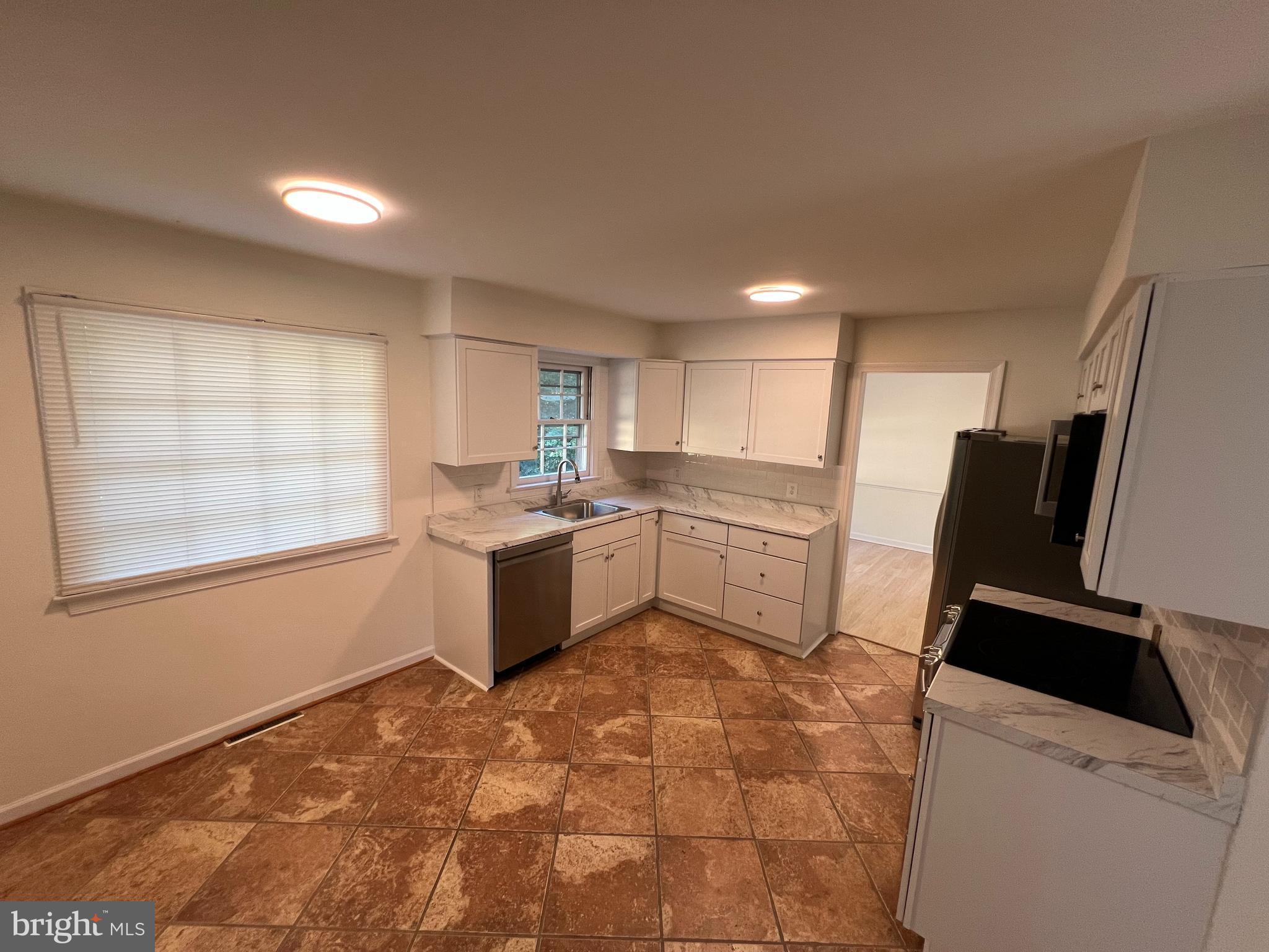 417 CROWN CRESCENT