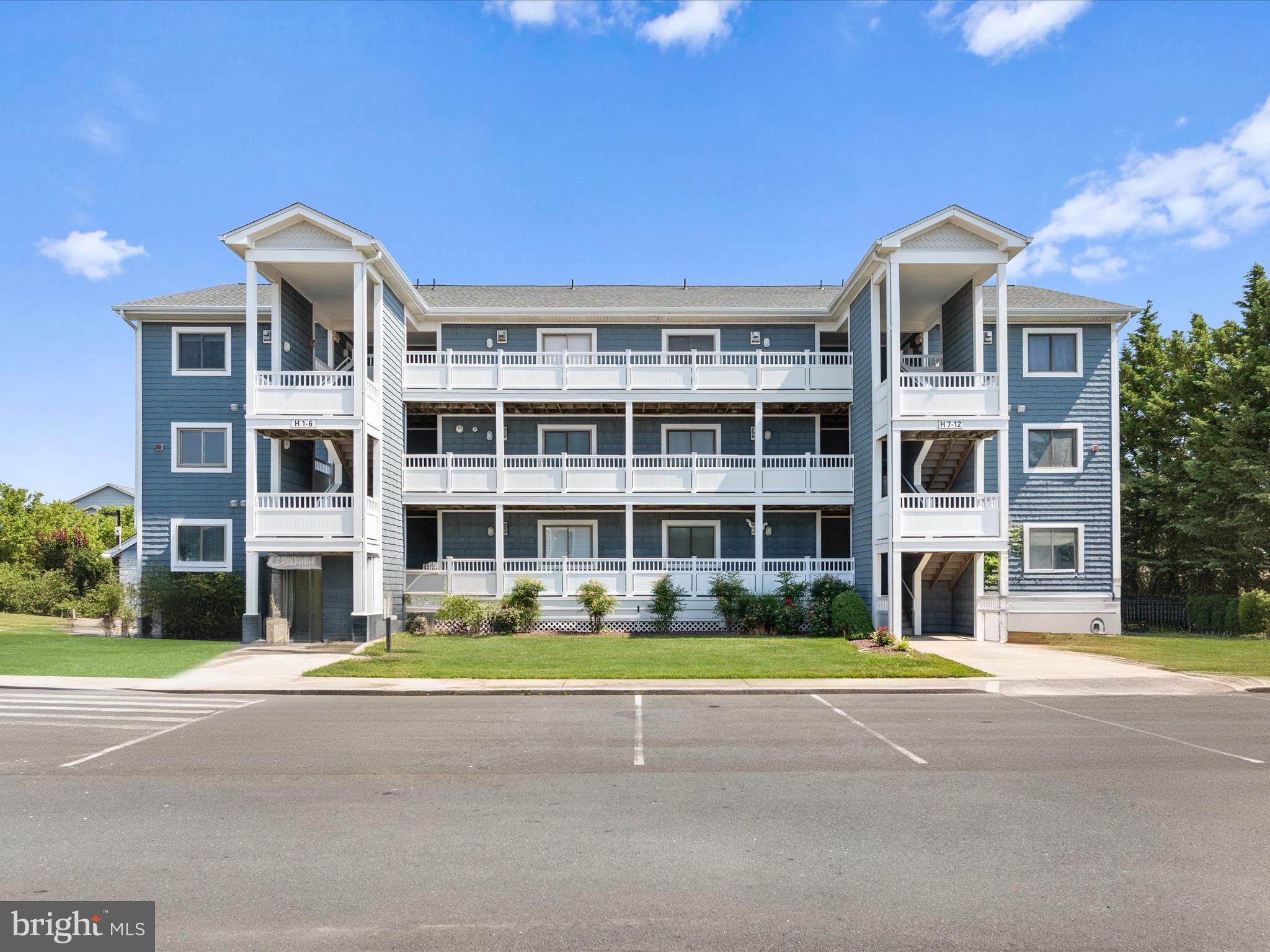 Discover your new retreat in this beautiful, first-floor Harbour Club condominium, perfect for creating cherished memories. Tastefully decorated, being sold furnished with minor exclusions, this home is turnkey ready. Recently updated with high-value improvements, this unit features a brand-new HVAC gas system, Rinnai tankless water heater, luxury vinyl plank flooring, and a new combo washer/dryer unit. Freshly painted throughout, this home exudes a welcoming and inviting atmosphere.
The renovated kitchen is a chef’s delight, boasting Quartz countertops, all new stainless-steel appliances including a gas stove, refrigerator, and dishwasher. Step into the spacious family room, which offers a seamless flow to the large, covered deck through a glass sliding door. This outdoor space is perfect for relaxing and enjoying the fresh air.
The primary bedroom is generously sized and features an updated private bath, ensuring comfort and privacy. Additional upgrades include new TVs, ceiling fans, a queen sleeper sofa, an Ecobee thermostat, a Ring doorbell, and a keypad door lock.
Located just off 120th Street, you’ll be near the beach and a variety of restaurants. Heron Harbour amenities enhance your living experience with tennis courts, large outdoor pools, and an indoor pool.
This condominium is a perfect blend of modern updates and coastal charm, ready for you to move in and enjoy! Schedule a showing today.