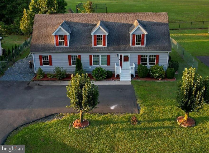 Wow, this home is beyond stunning! From the moment you walk in, this home is simply AMAZING!!! Sitting on 1/4 acre this beautiful 5-bedroom includes a master suite and walk-in closet and 4-bathrooms. This well-maintained property includes 2 living rooms, a spacious dining room and kitchen with breakfast bar.  Enjoy the privacy of the fenced backyard to entertain guests and/or spend some quiet time to yourself.   

You are invited to an Open House Experience on Sunday to see how this house could become YOUR HOME.  You do not want to miss out on the opportunity to own this incredible property.  Schedule a tour with me today and to grab your private sanctuary.