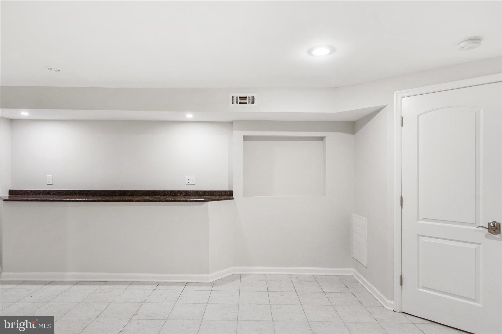 GREEKTOWN - Residential Lease