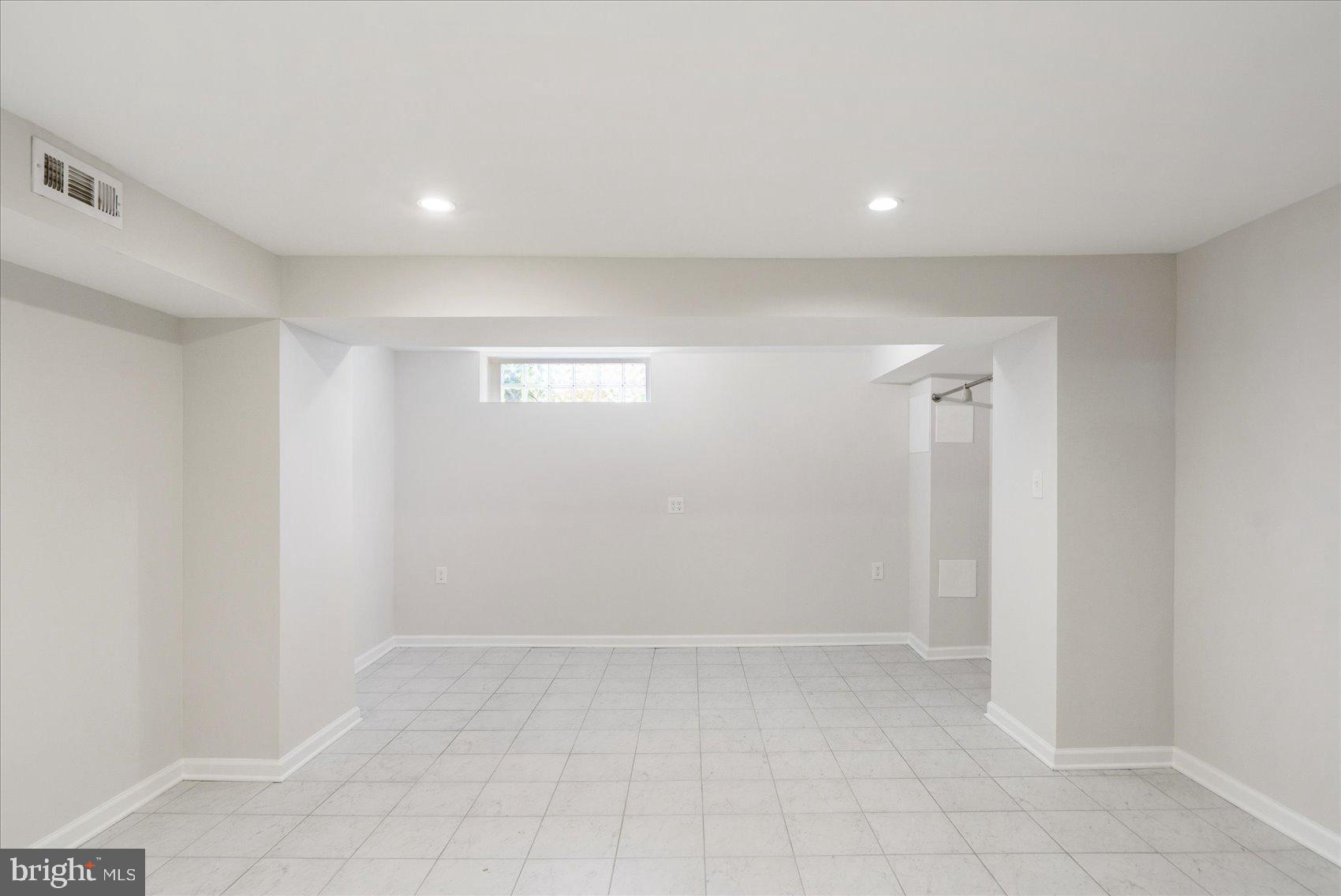 GREEKTOWN - Residential Lease