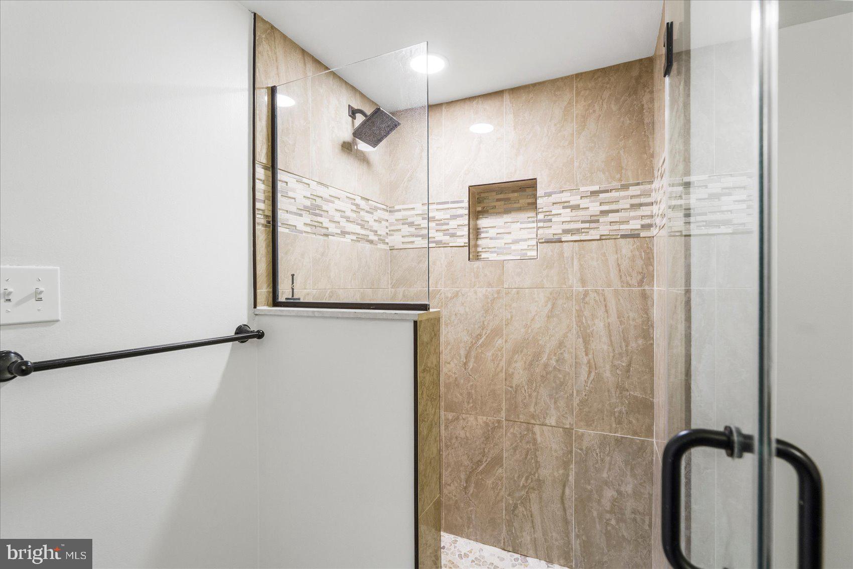 GREEKTOWN - Residential Lease