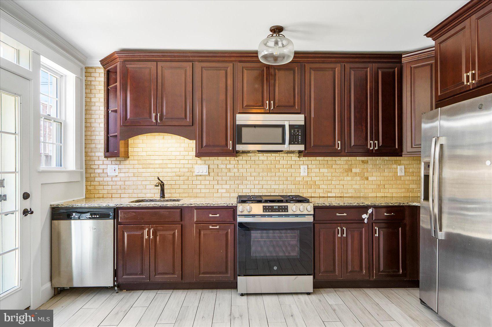 GREEKTOWN - Residential Lease