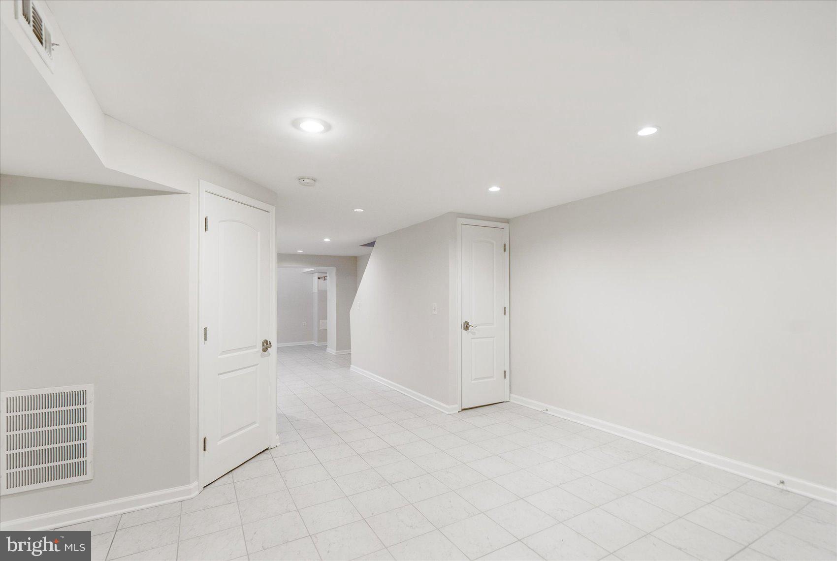 GREEKTOWN - Residential Lease