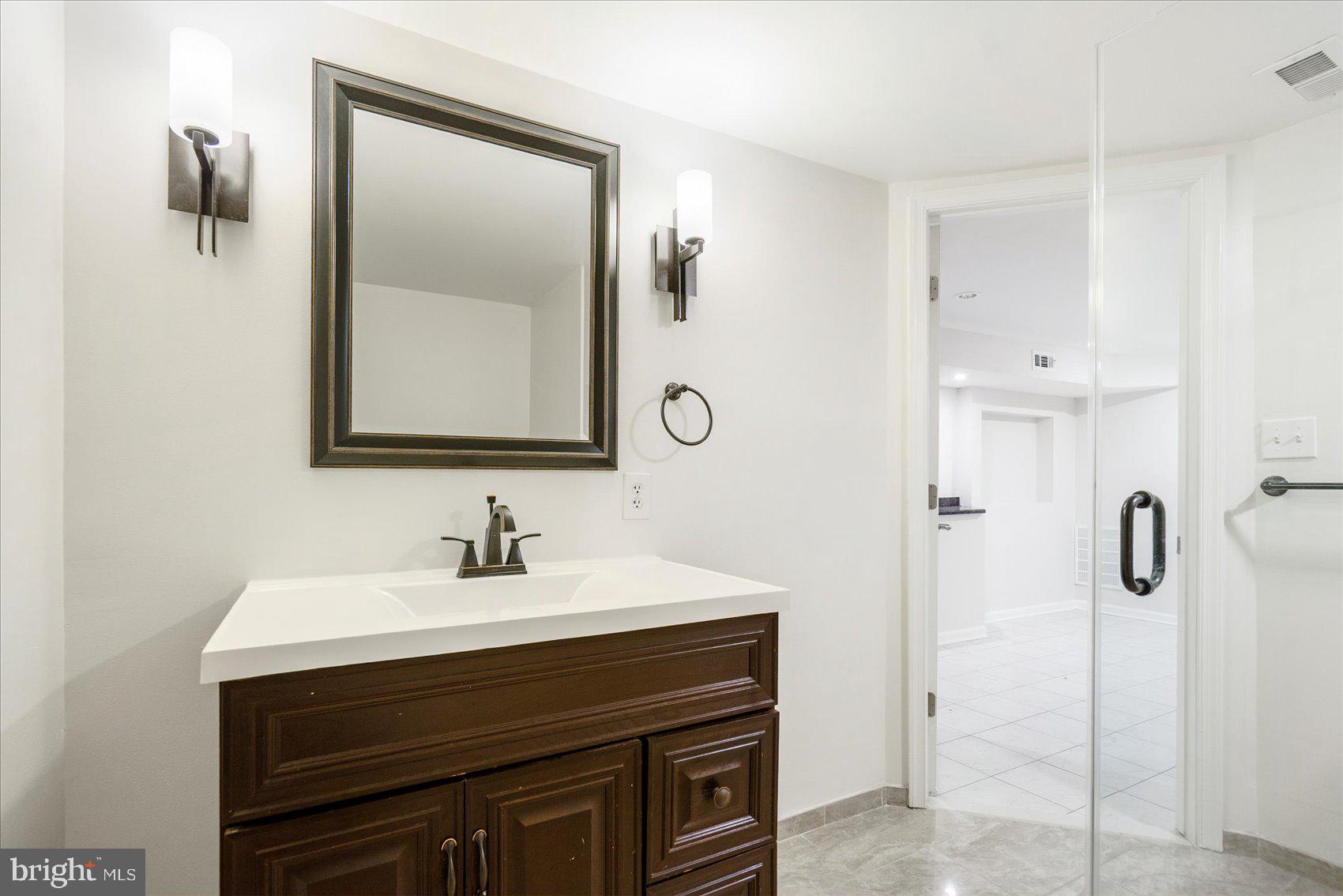 GREEKTOWN - Residential Lease