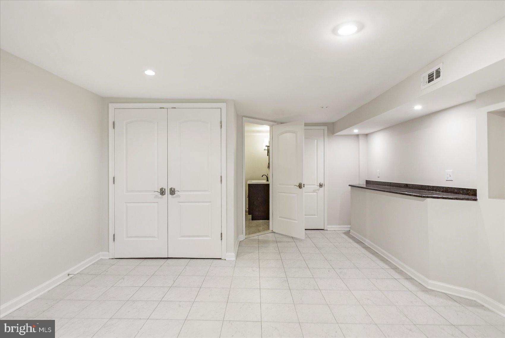 GREEKTOWN - Residential Lease