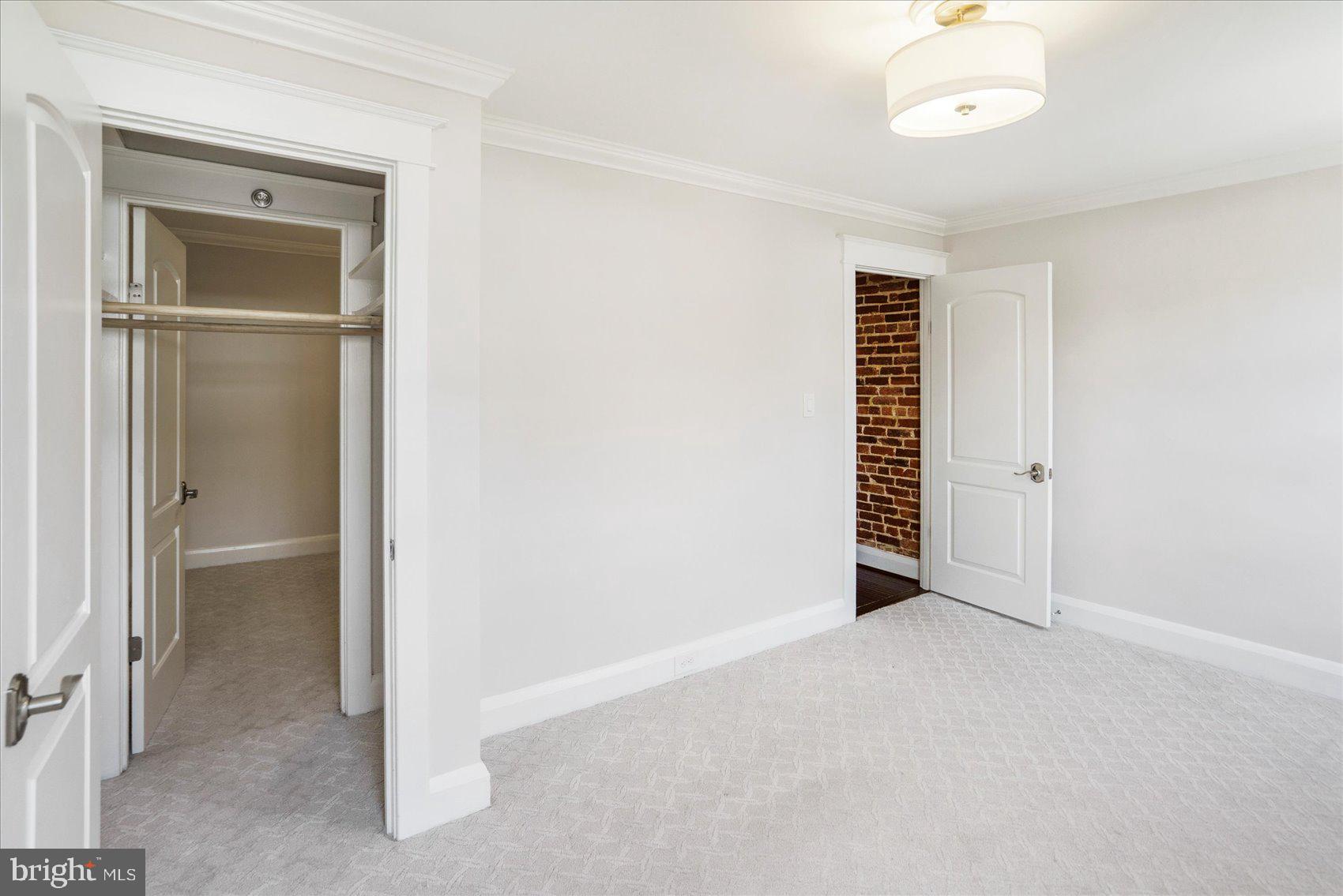 GREEKTOWN - Residential Lease