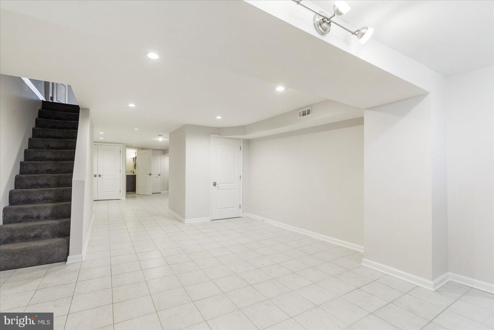 GREEKTOWN - Residential Lease