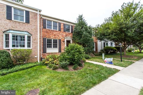 Photo of 1608 Dunterry Place, MCLEAN, VA 22101 (MLS # VAFX2301644)